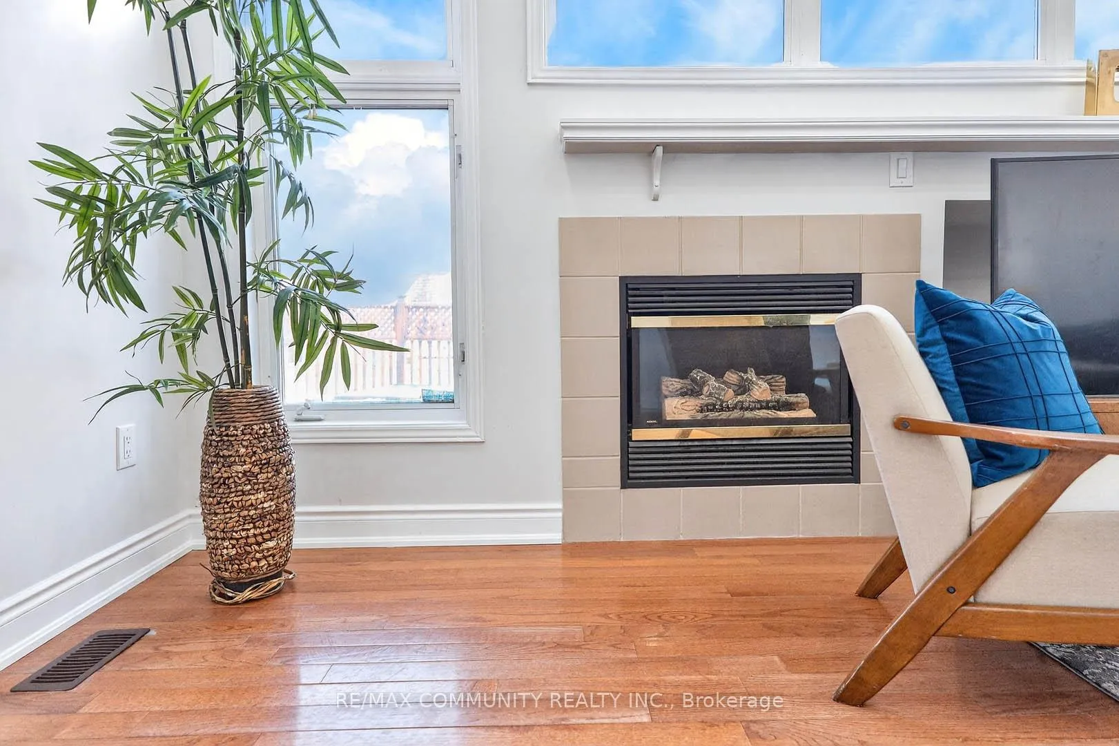 Photo 9 of 107 Monk Crescent, Ajax, Central — HOMEH