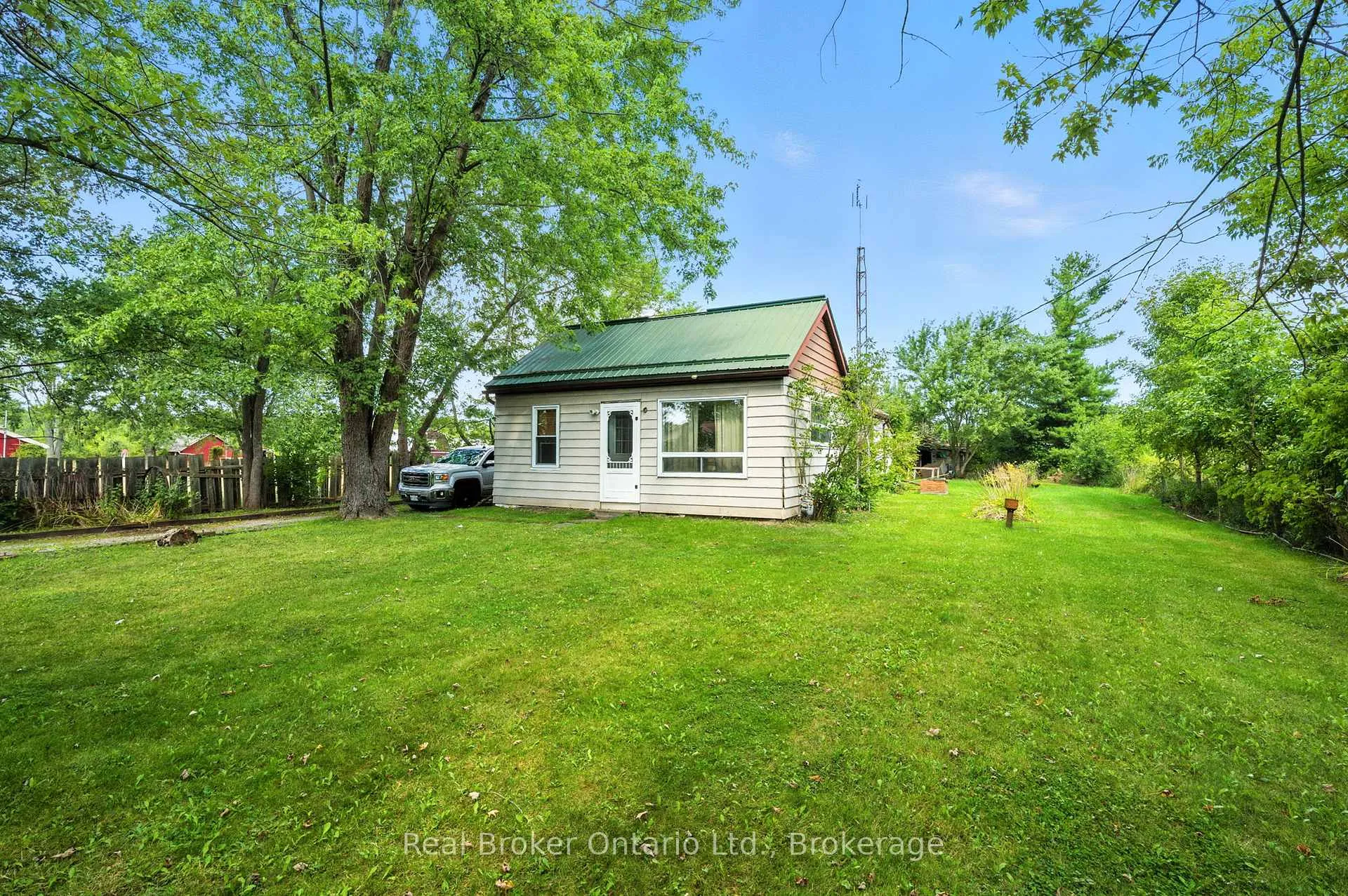 Photo 8 of 320 Netherby Road, Welland, Cooks Mills — HOMEH