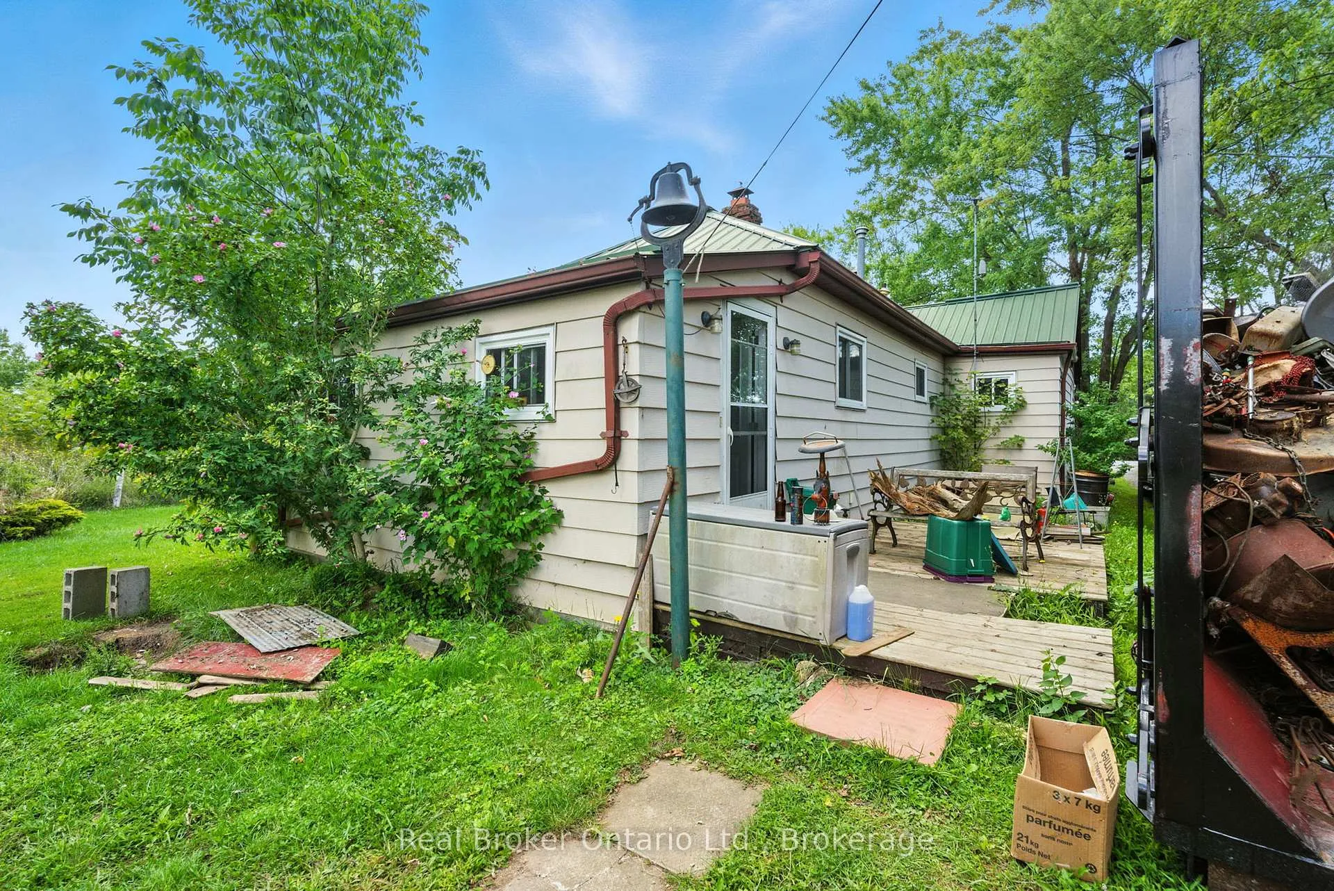 Photo 9 of 320 Netherby Road, Welland, Cooks Mills — HOMEH