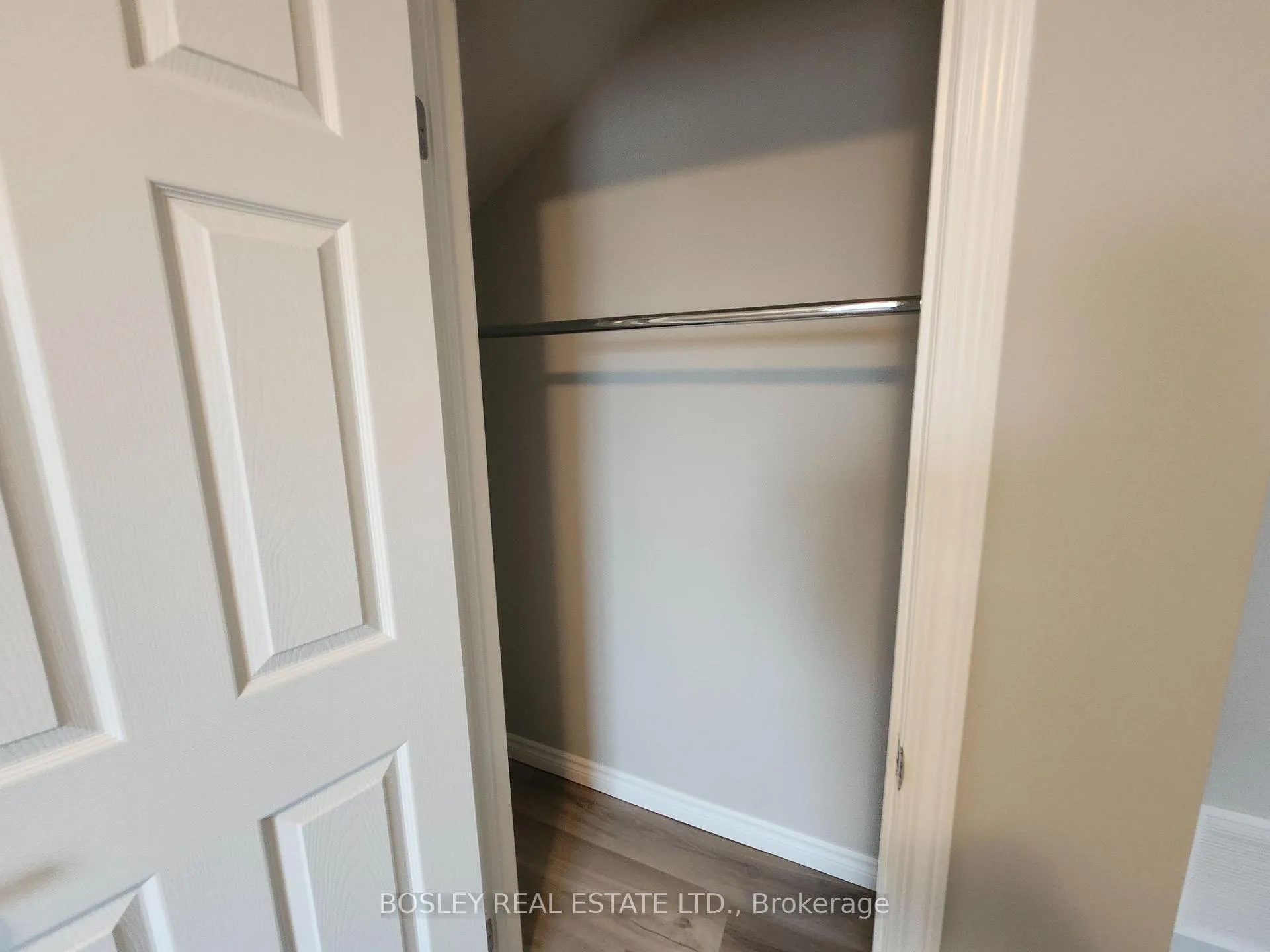 Photo 8 of Unit Wood#Upper, 5958 6th Avenue, Markham, Wismer — HOMEH