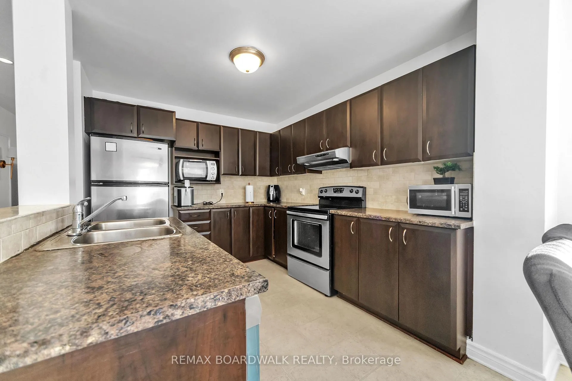 Photo 18 of 604 Paul Metivier Drive, Ottawa, Barrhaven - Strandherd — HOMEH