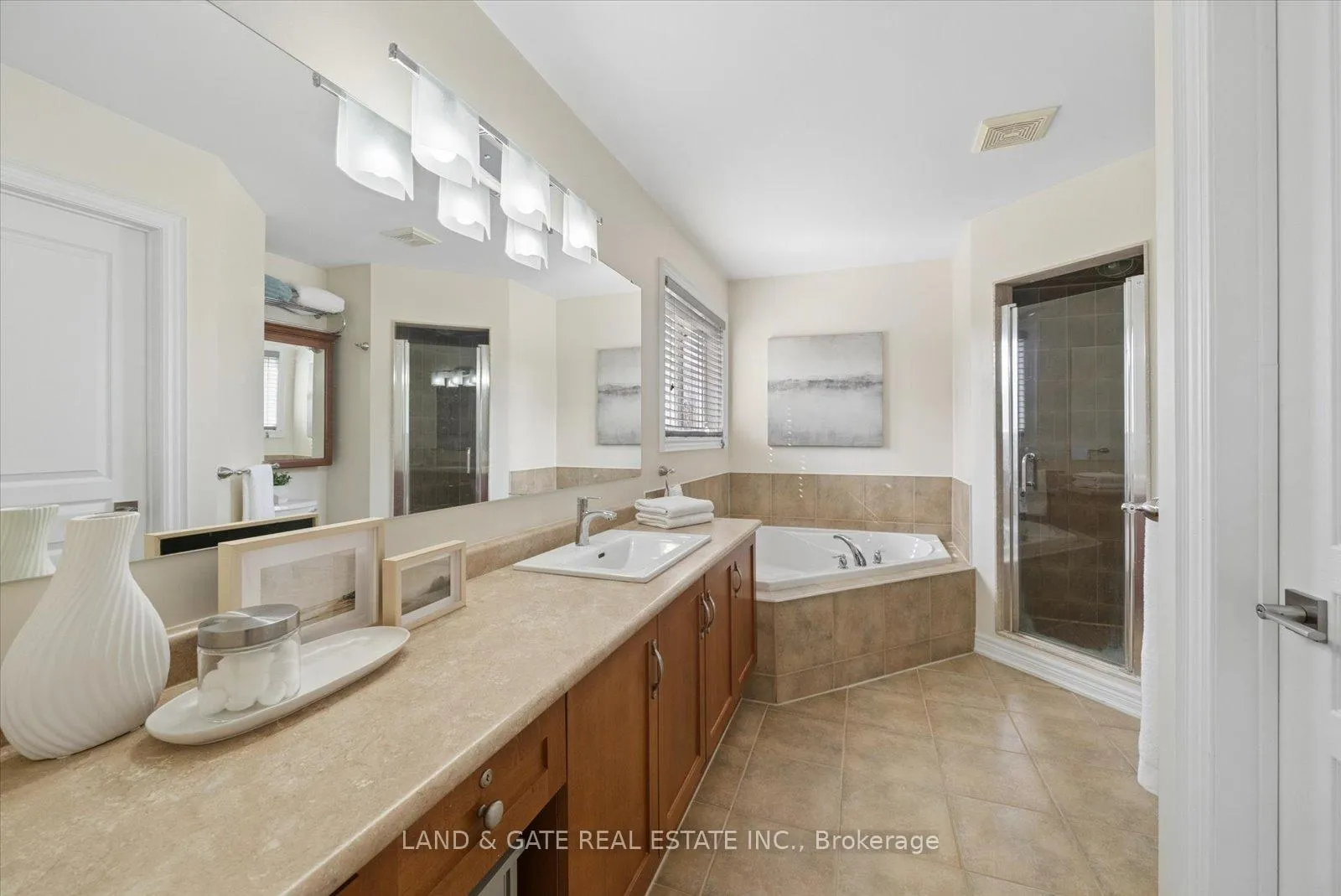 Photo 32 of 1329 Coldstream Drive, Oshawa, Taunton — HOMEH