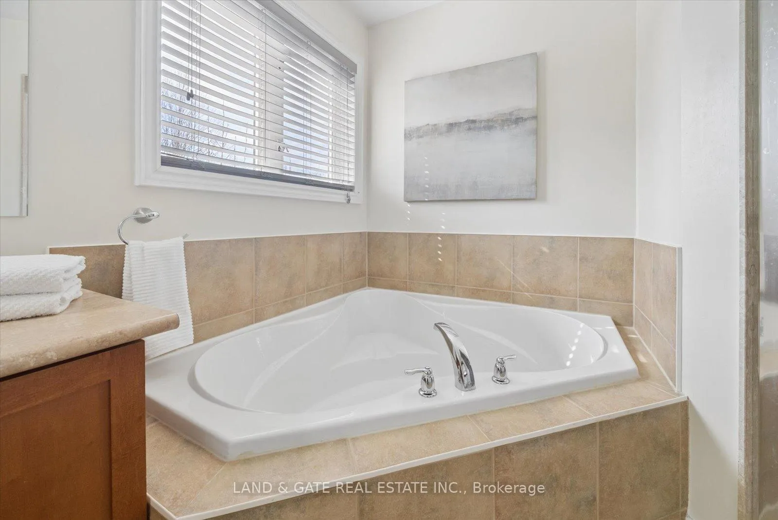 Photo 33 of 1329 Coldstream Drive, Oshawa, Taunton — HOMEH