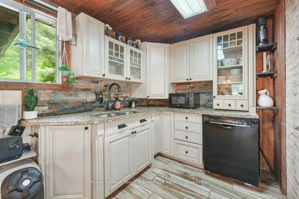 Photo 10 of 19 Allan Crescent, Seguin — HOMEH