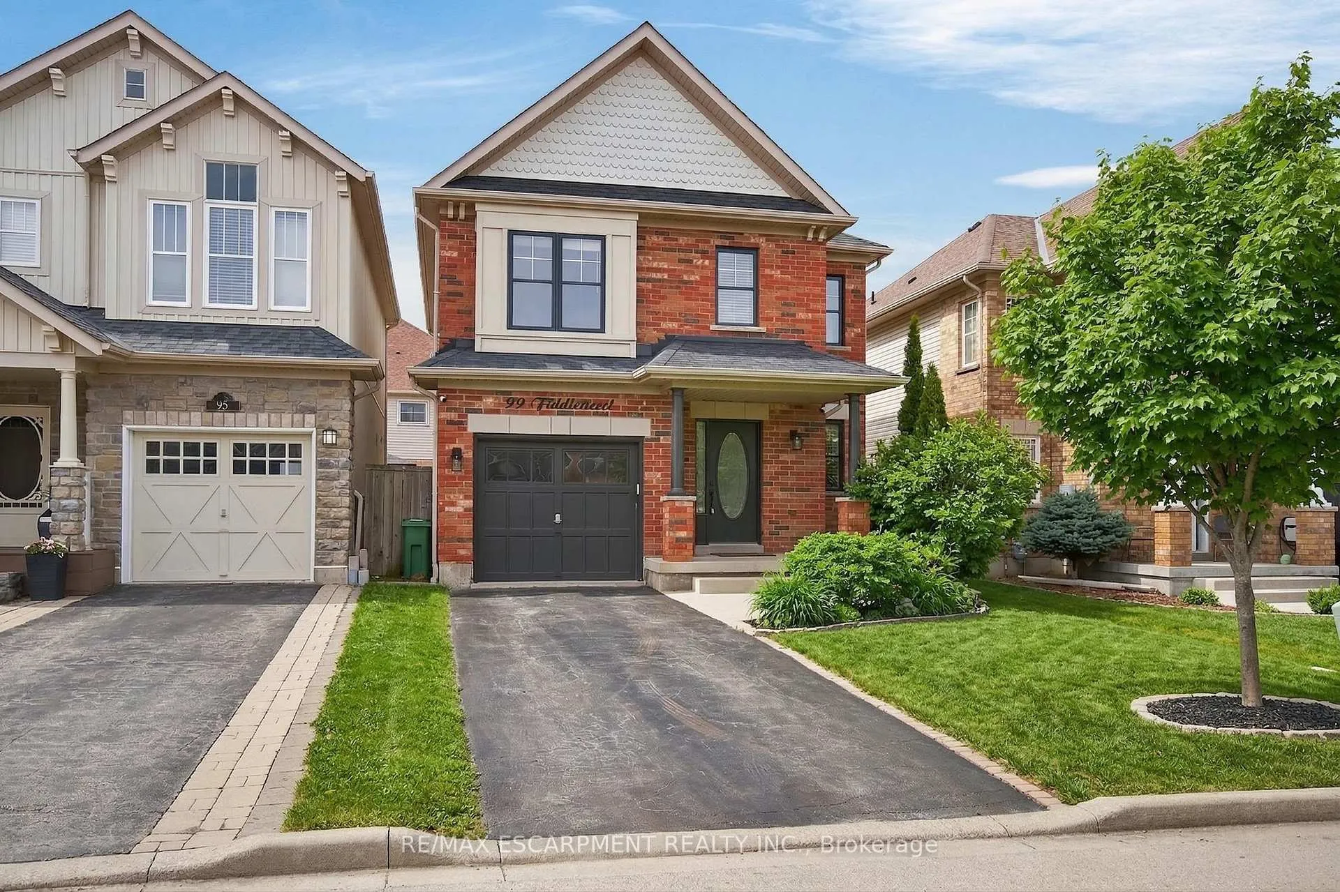 Photo 2 of 99 Fiddlehead Crescent, Hamilton, Waterdown — HOMEH