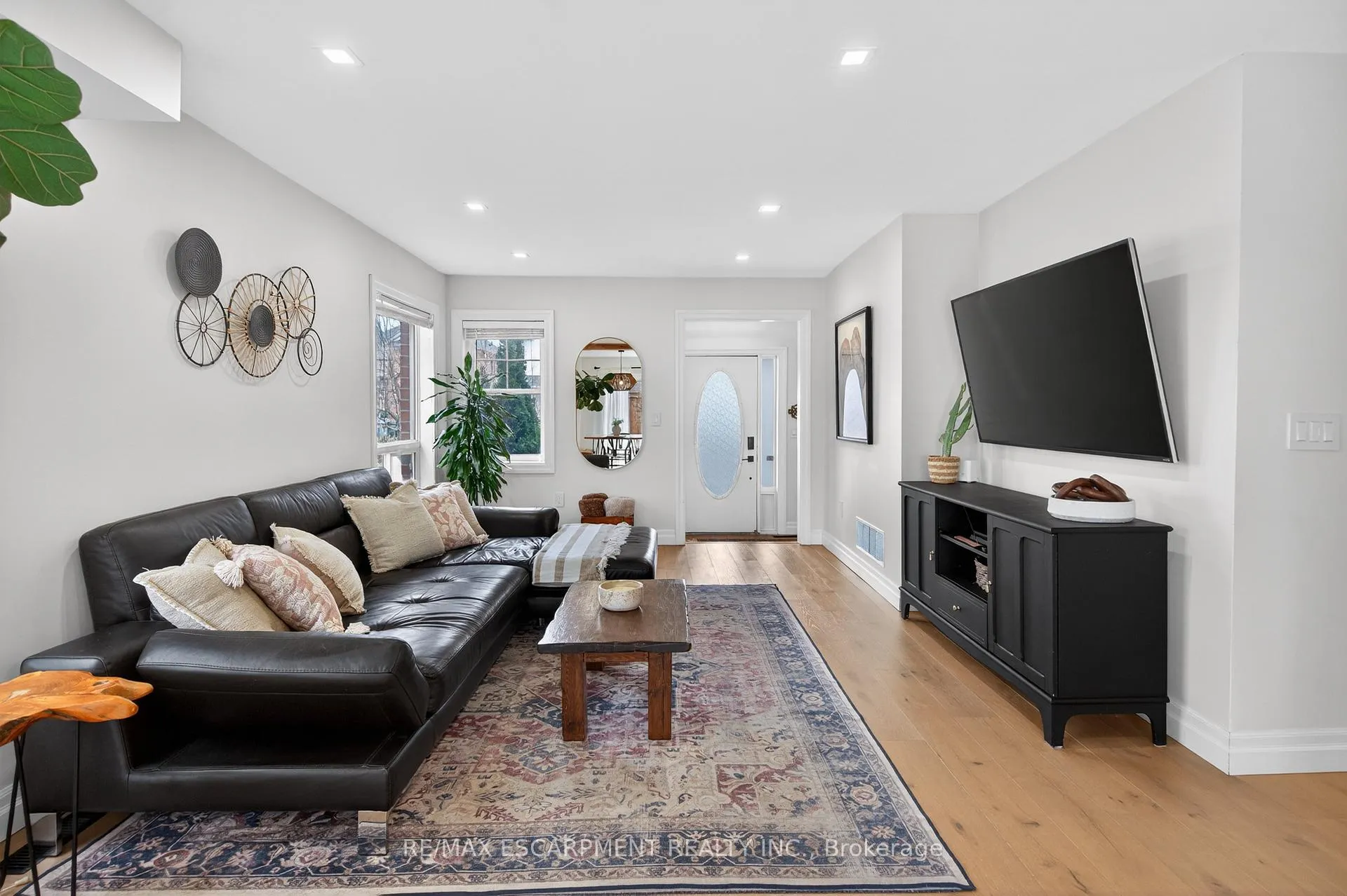 Photo 4 of 99 Fiddlehead Crescent, Hamilton, Waterdown — HOMEH