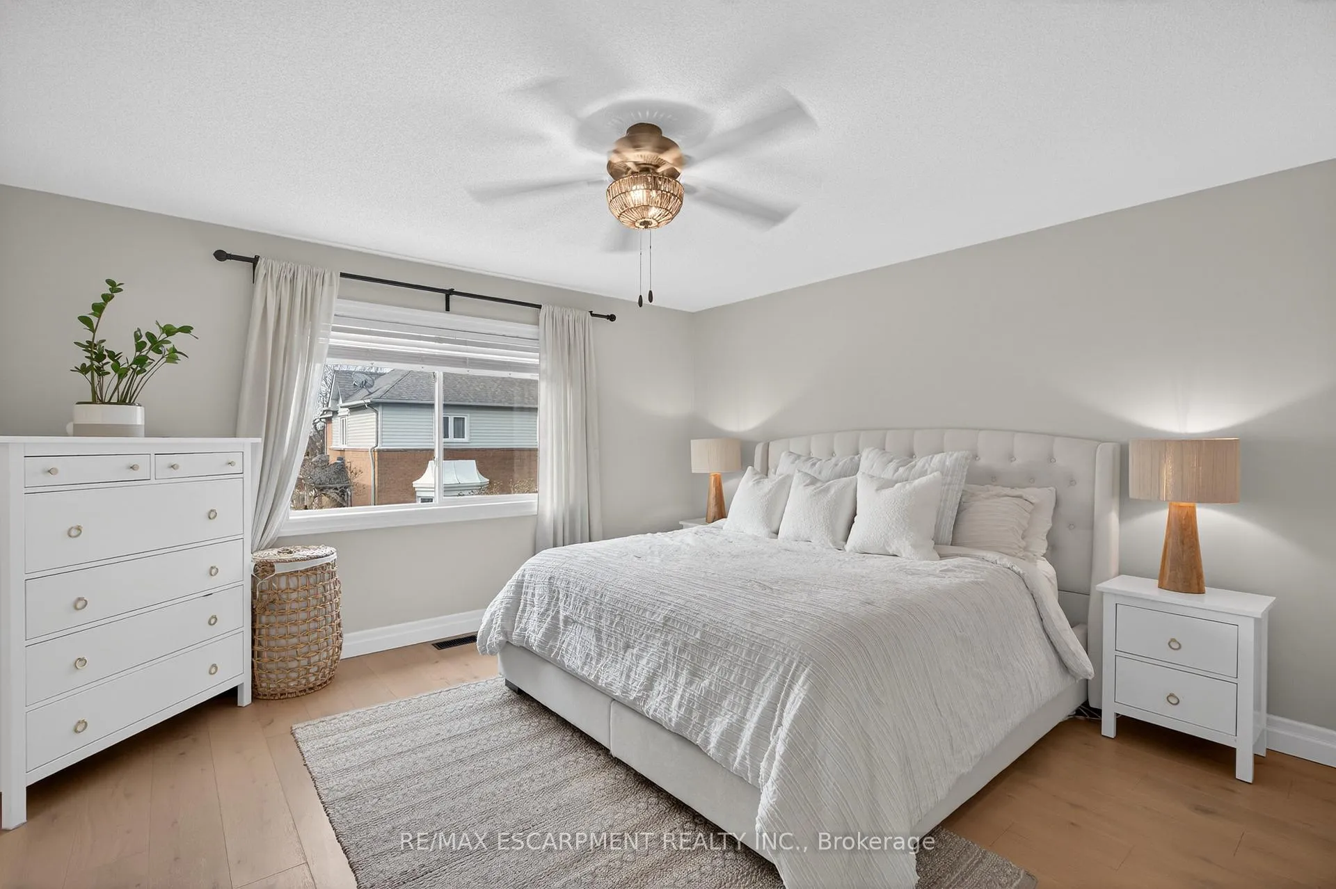 Photo 11 of 99 Fiddlehead Crescent, Hamilton, Waterdown — HOMEH