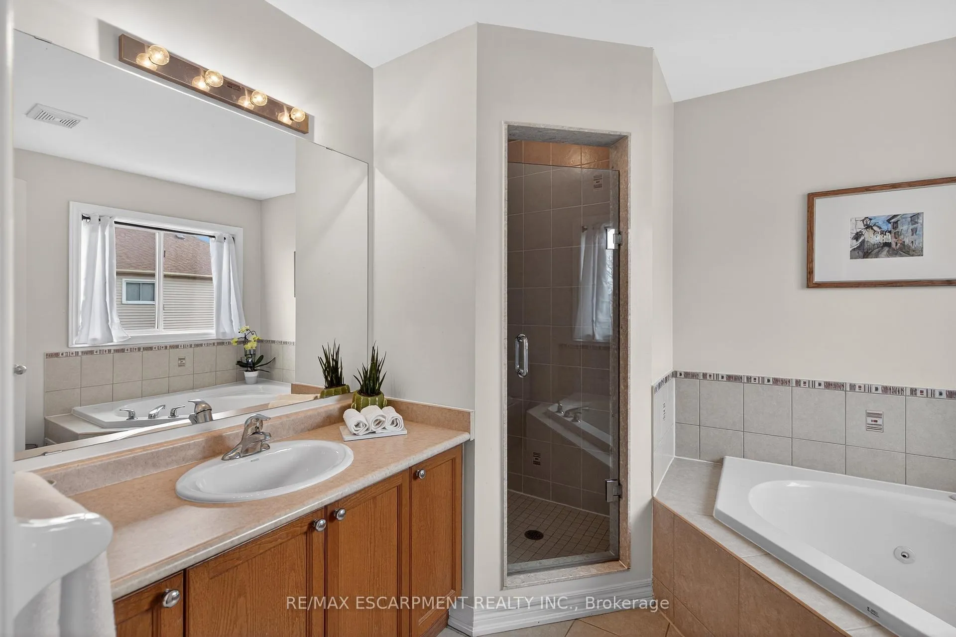 Photo 13 of 99 Fiddlehead Crescent, Hamilton, Waterdown — HOMEH