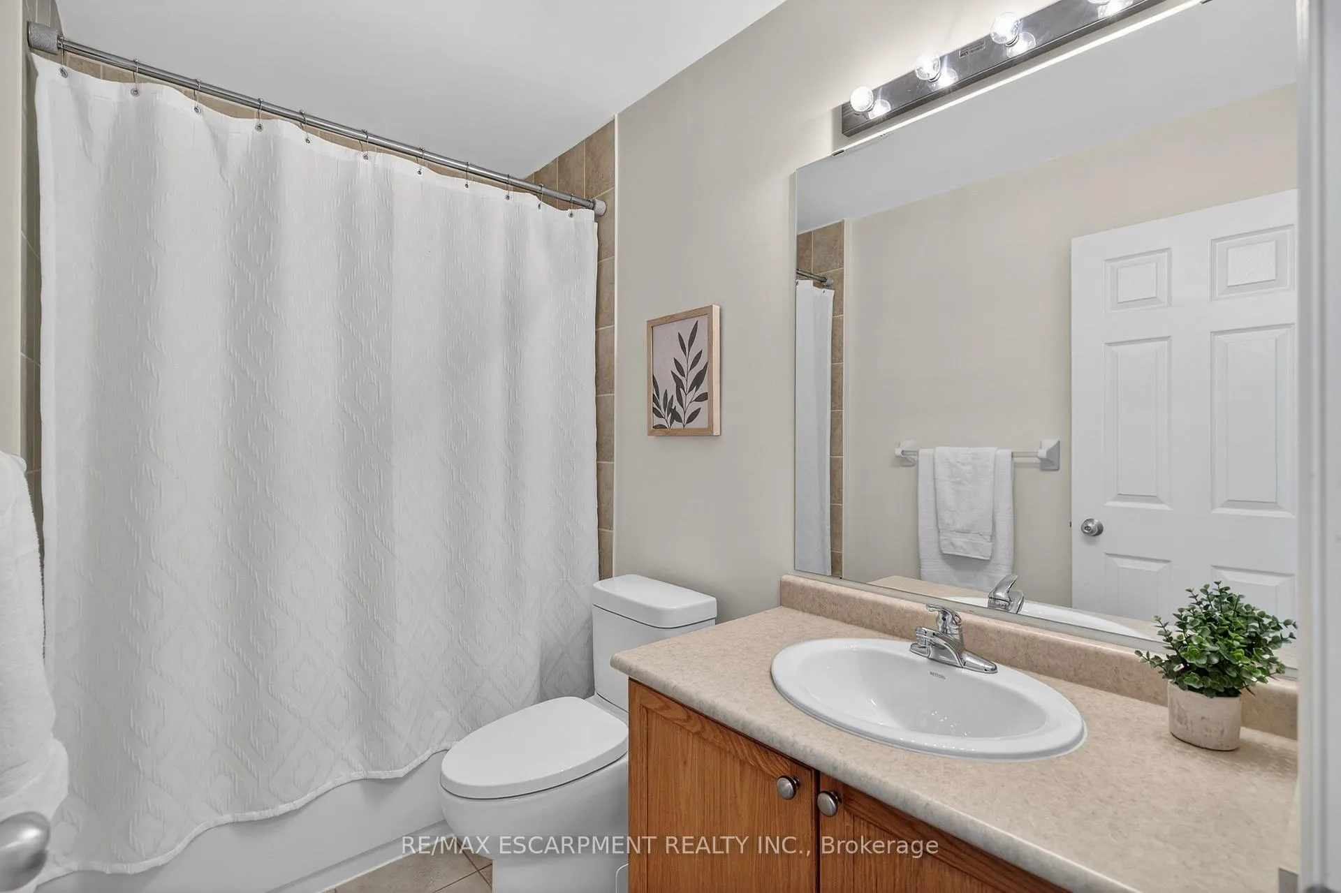 Photo 17 of 99 Fiddlehead Crescent, Hamilton, Waterdown — HOMEH