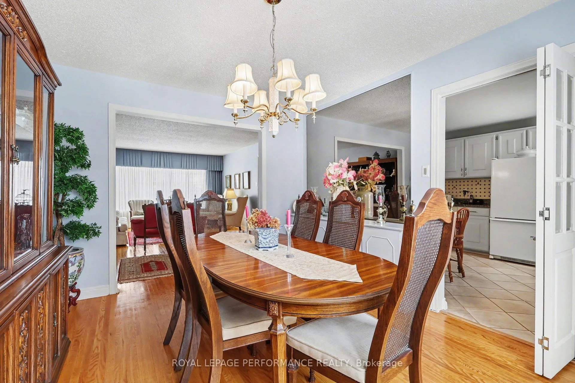 Photo 9 of 10 Oakhurst Crescent, Ottawa, Blackburn Hamlet — HOMEH