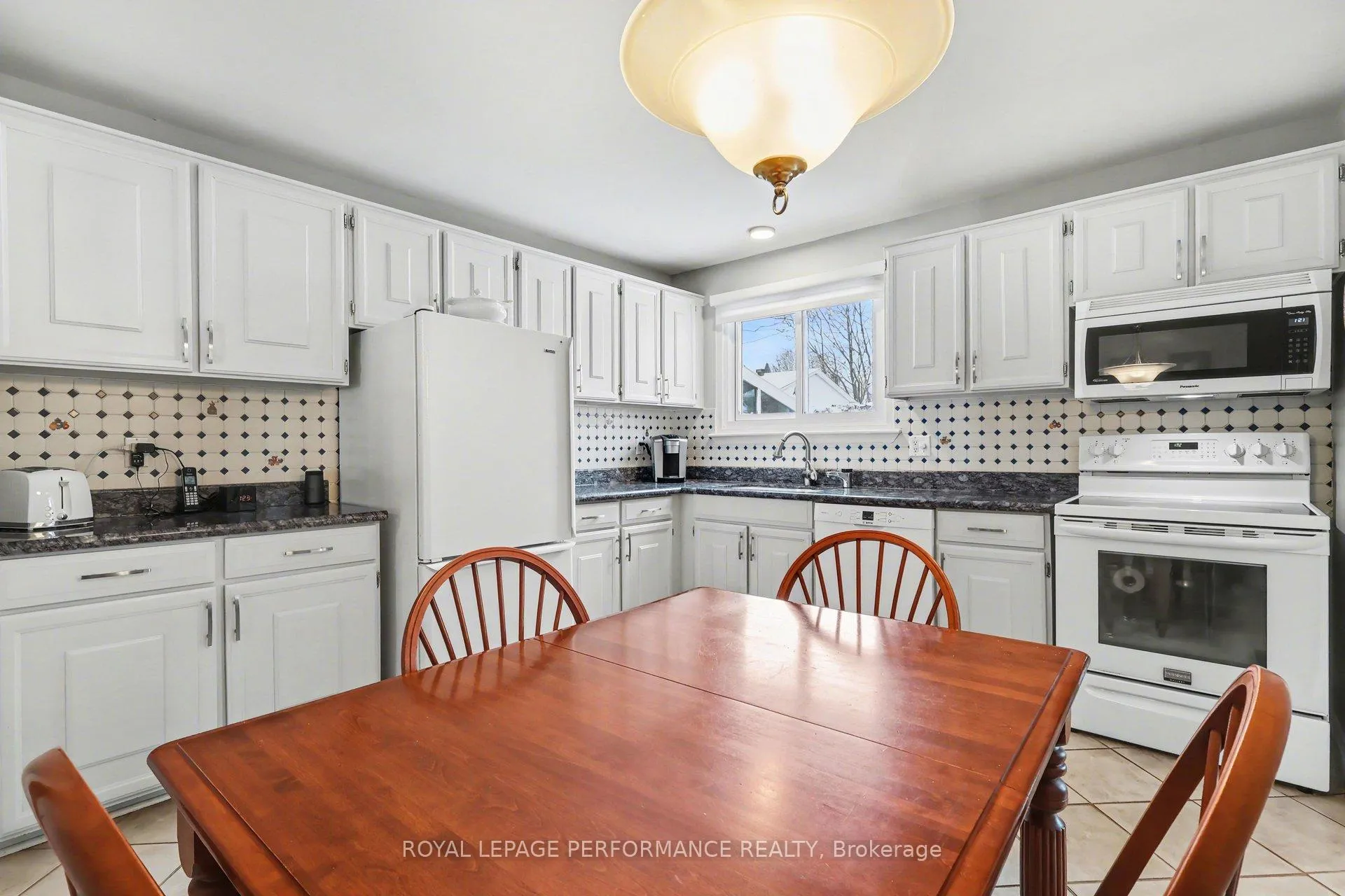 Photo 10 of 10 Oakhurst Crescent, Ottawa, Blackburn Hamlet — HOMEH