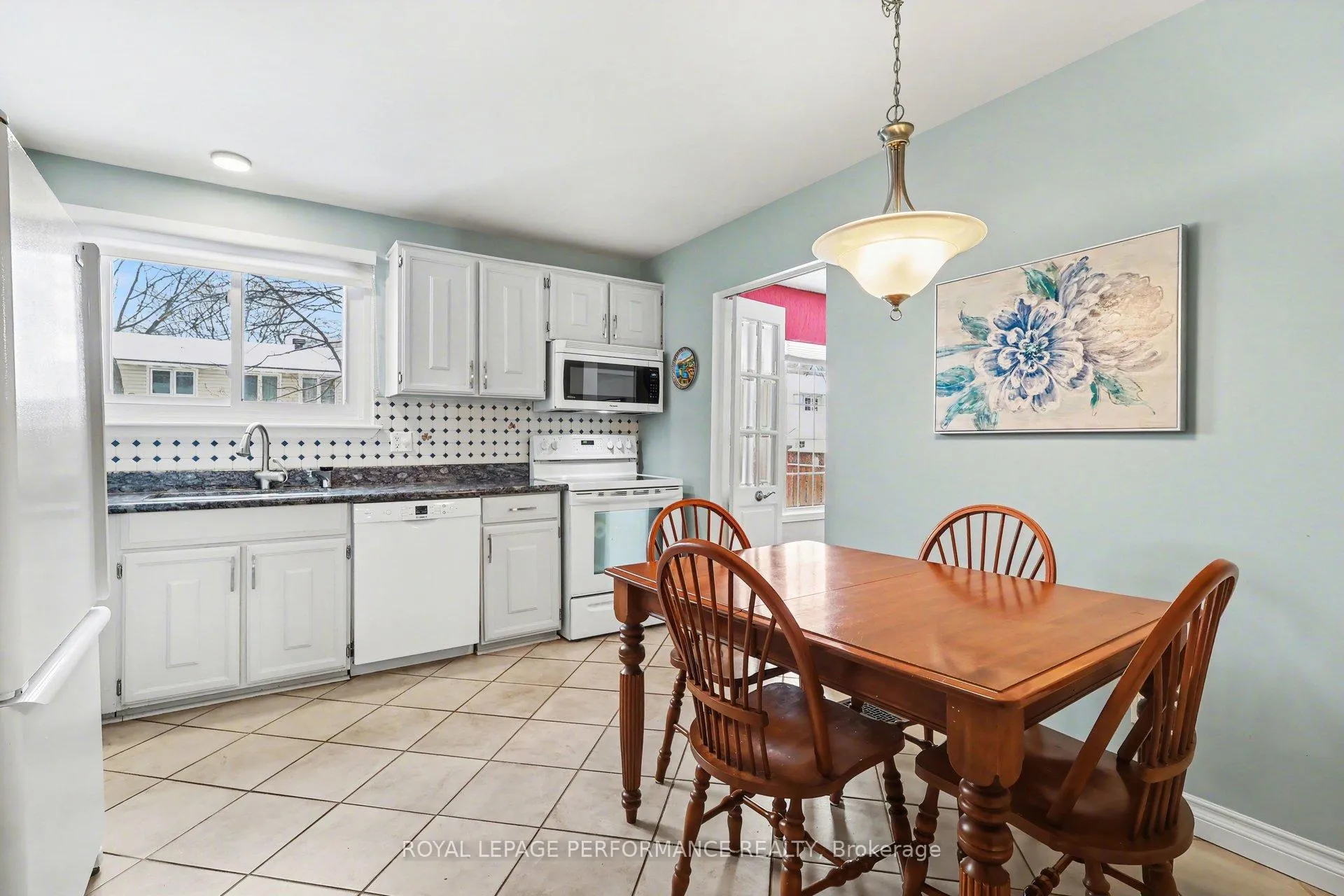Photo 13 of 10 Oakhurst Crescent, Ottawa, Blackburn Hamlet — HOMEH