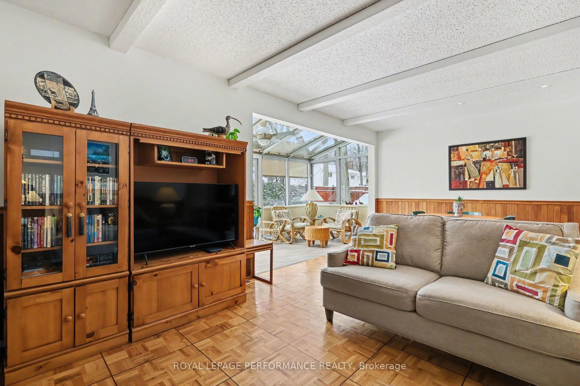 Photo 15 of 10 Oakhurst Crescent, Ottawa, Blackburn Hamlet — HOMEH