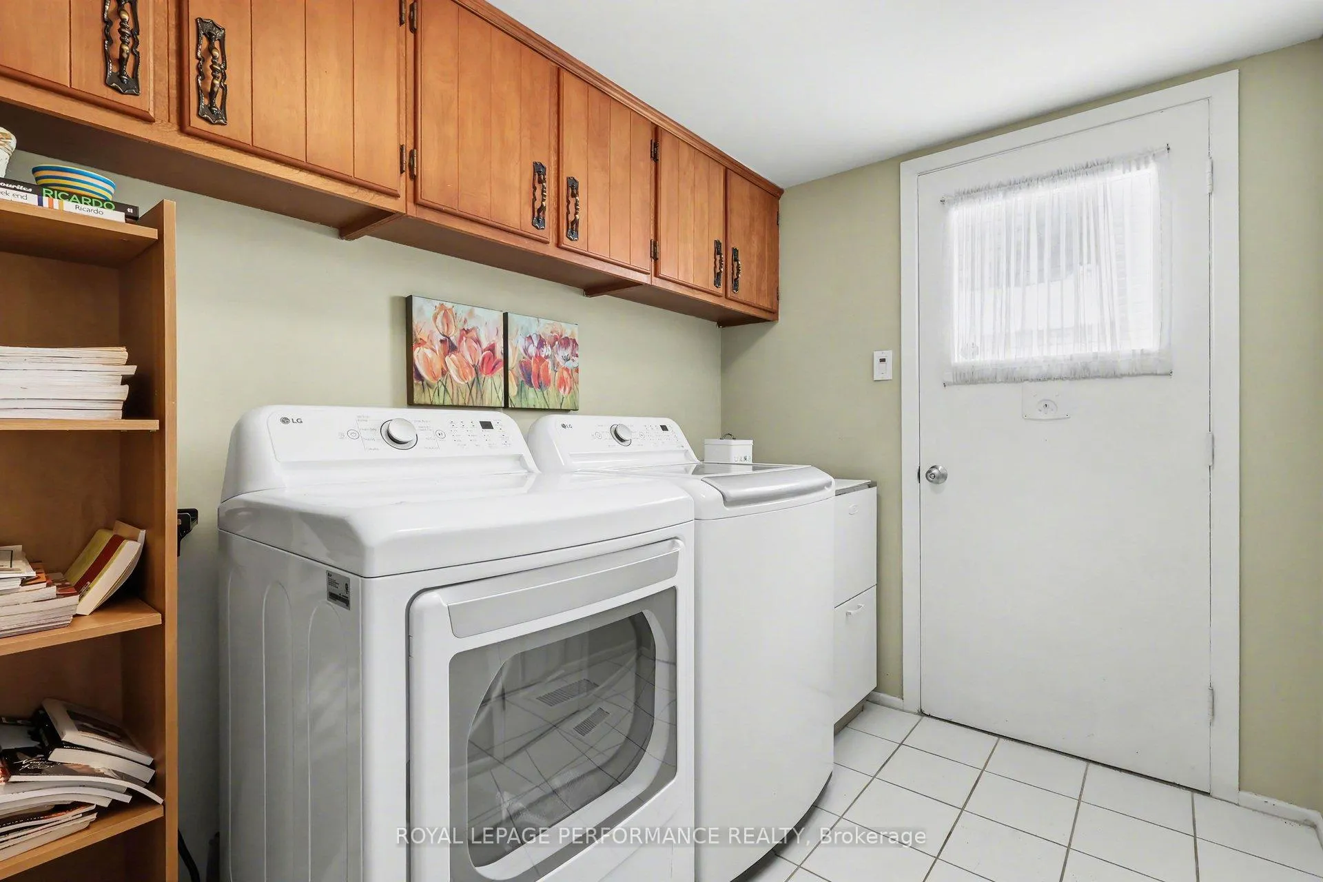 Photo 18 of 10 Oakhurst Crescent, Ottawa, Blackburn Hamlet — HOMEH