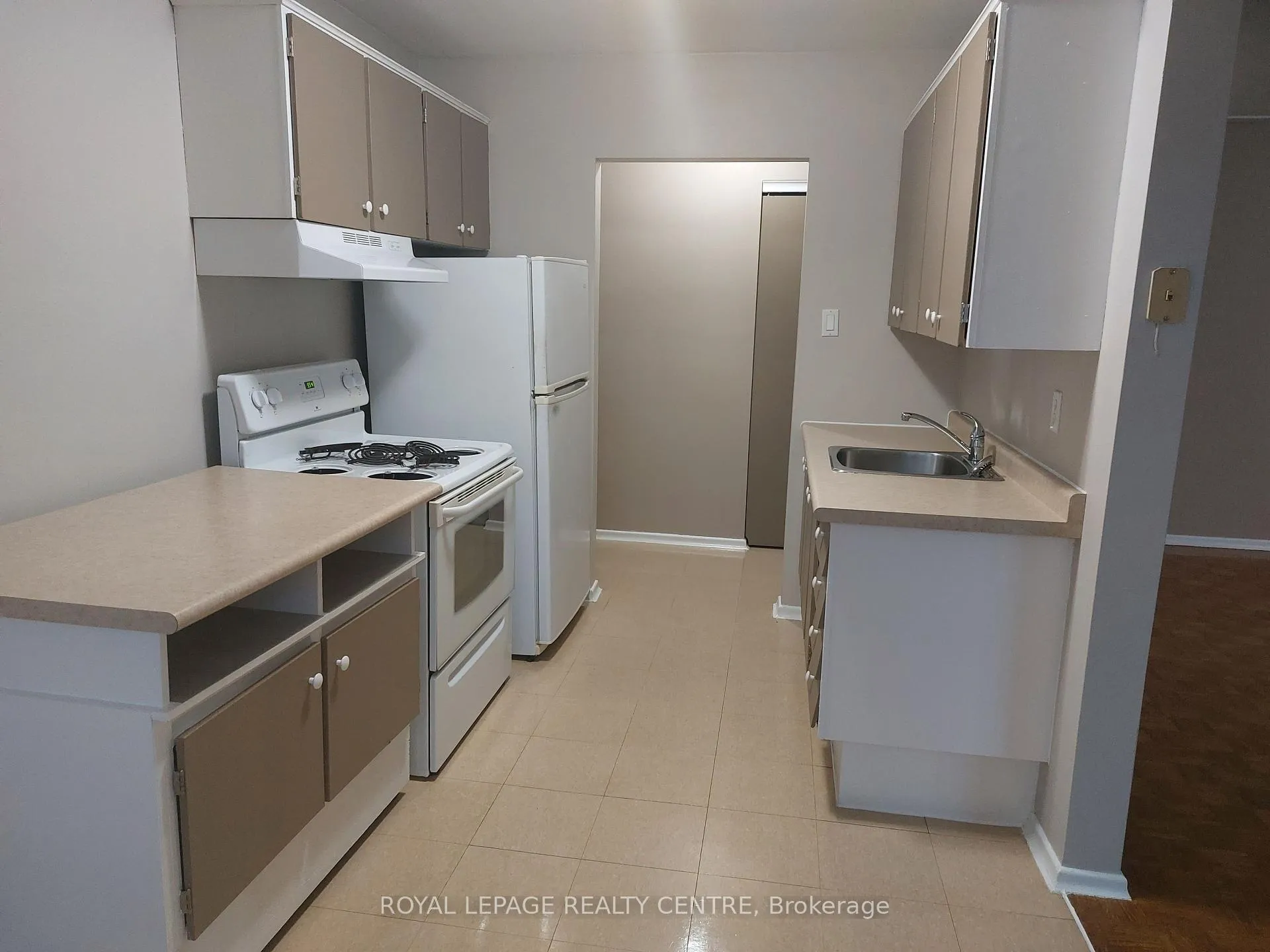 Photo 3 of Unit 9, 90 Marshall Street, Waterloo, Downtown Waterloo — HOMEH
