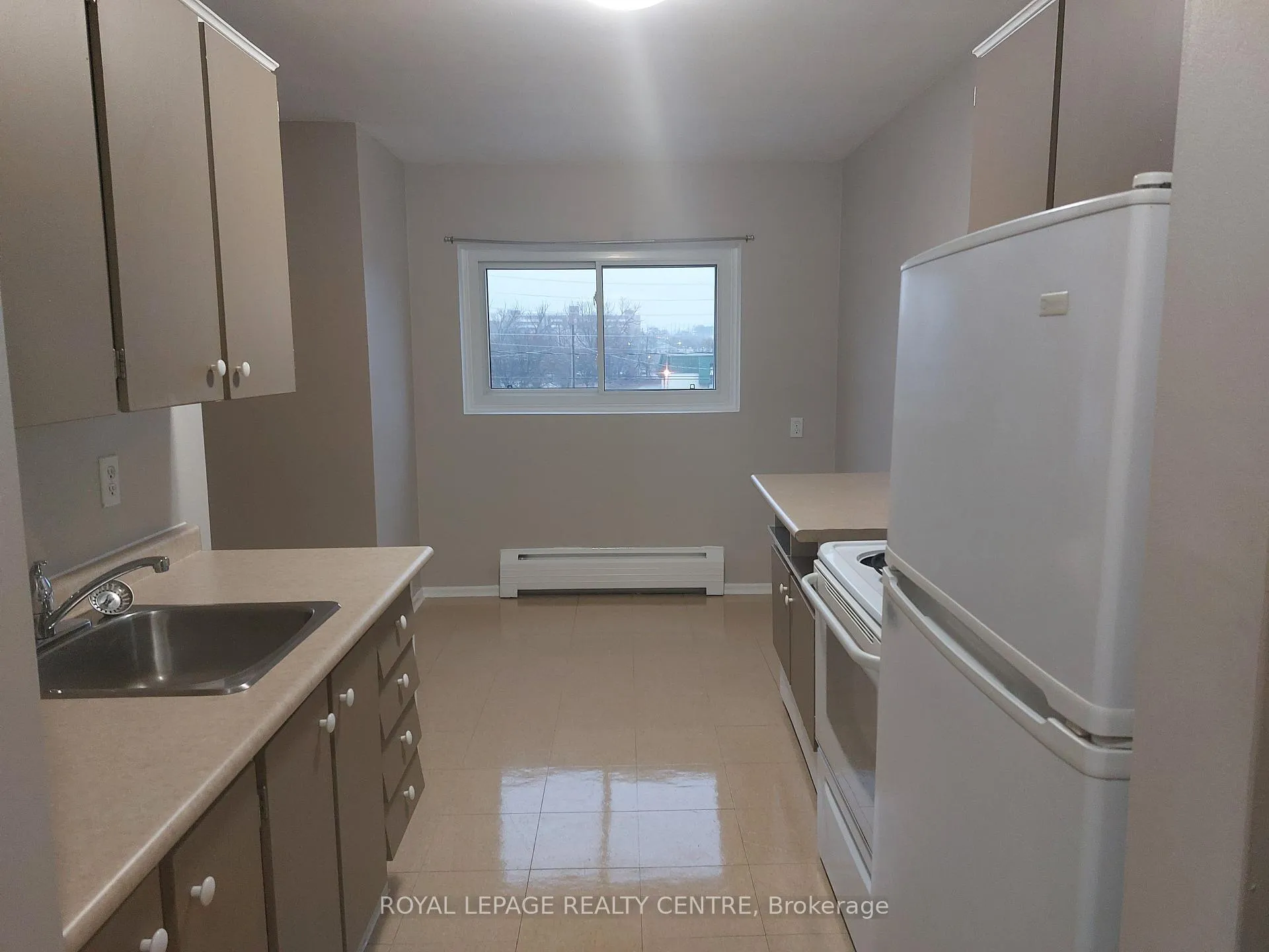Photo 4 of Unit 9, 90 Marshall Street, Waterloo, Downtown Waterloo — HOMEH