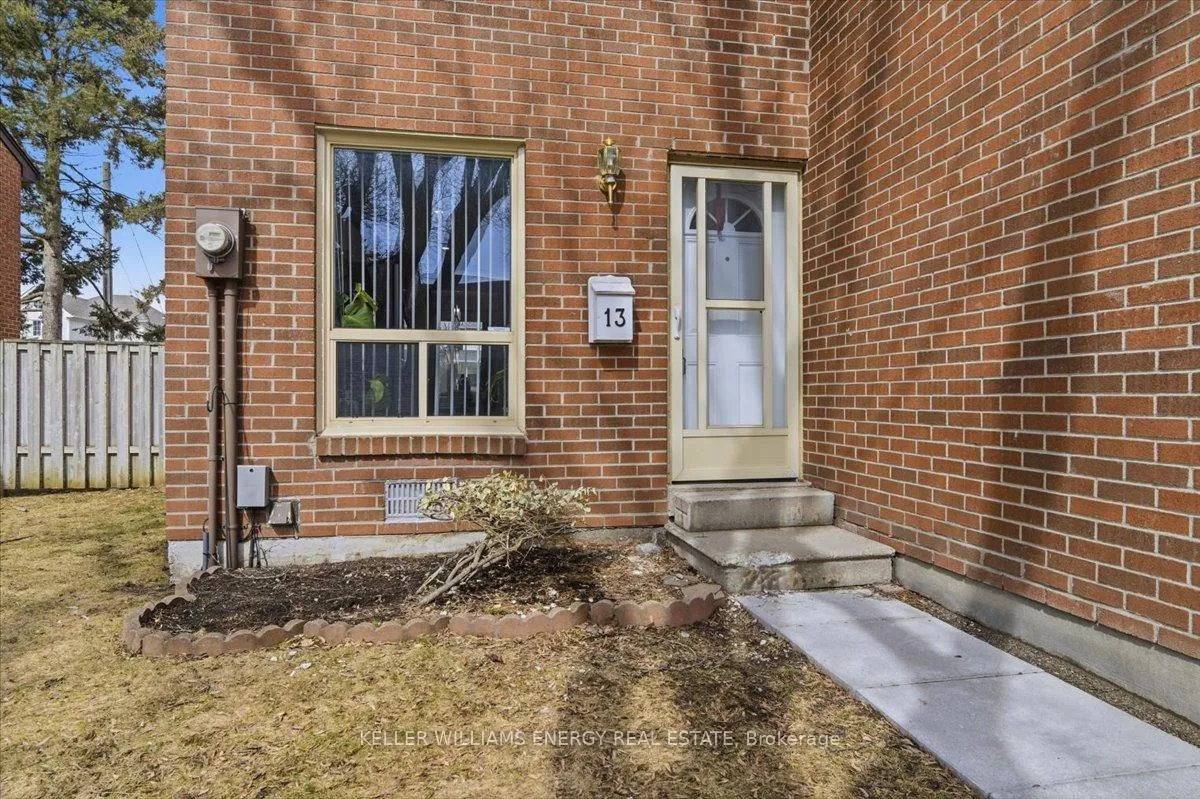 Photo 4 of Unit 13, 155 Glovers Road E, Oshawa, Samac — HOMEH