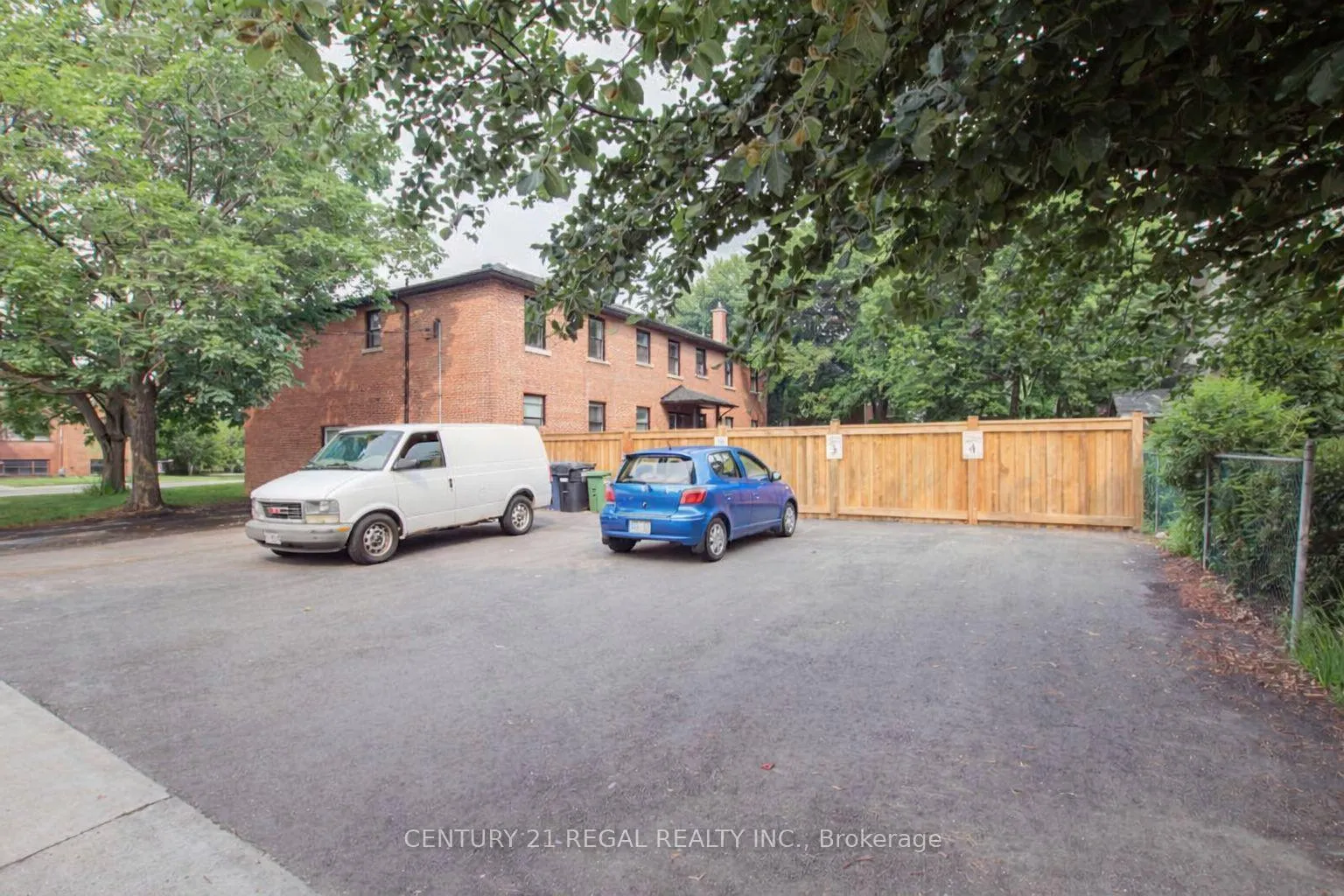 Photo 2 of 2127 Harris Crescent, Burlington, Brant — HOMEH