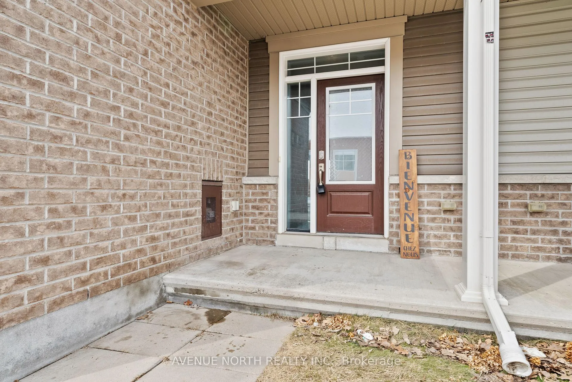 Photo 2 of 962 Kilbirnie Drive, Ottawa, Barrhaven - Half Moon Bay — HOMEH