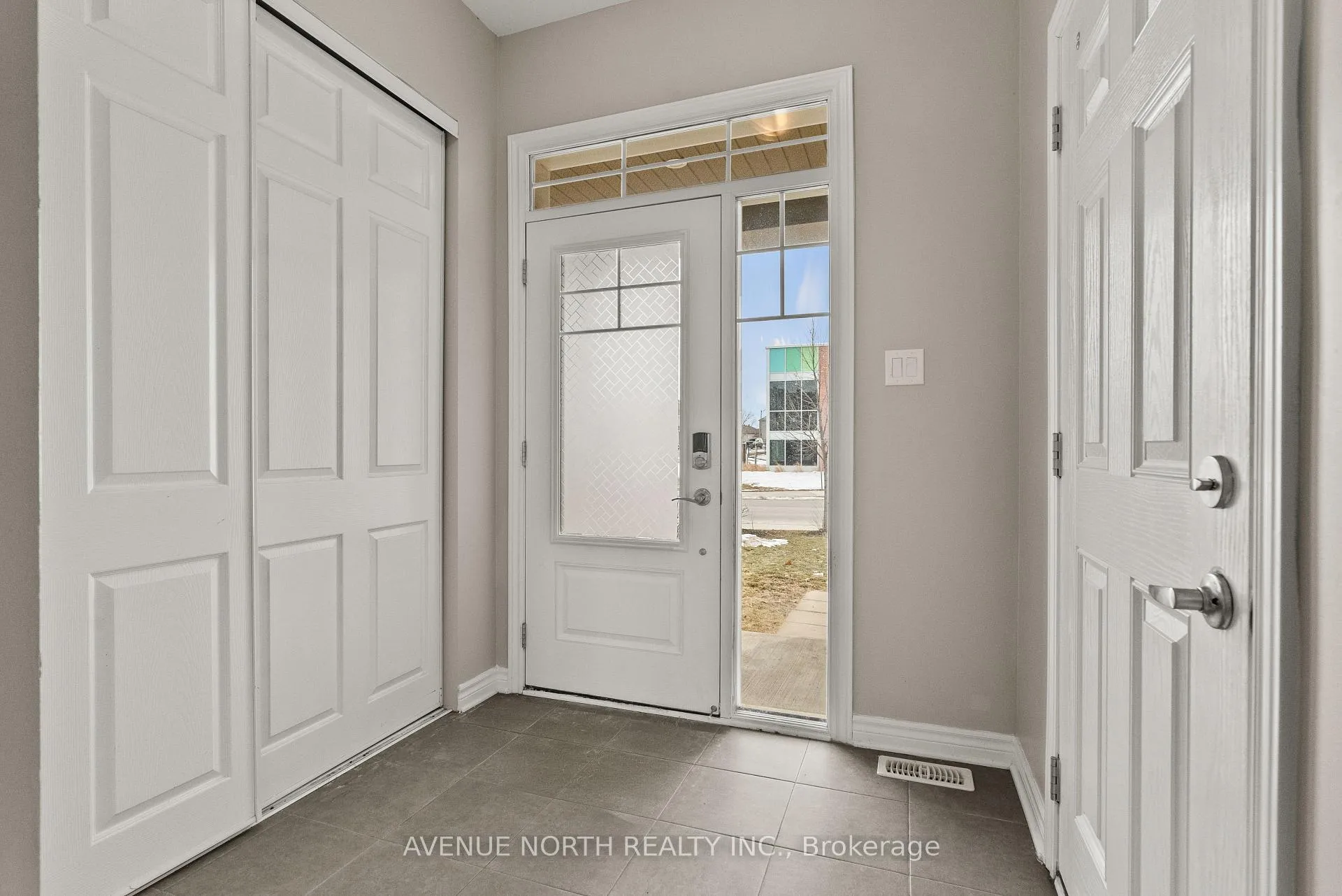 Photo 3 of 962 Kilbirnie Drive, Ottawa, Barrhaven - Half Moon Bay — HOMEH