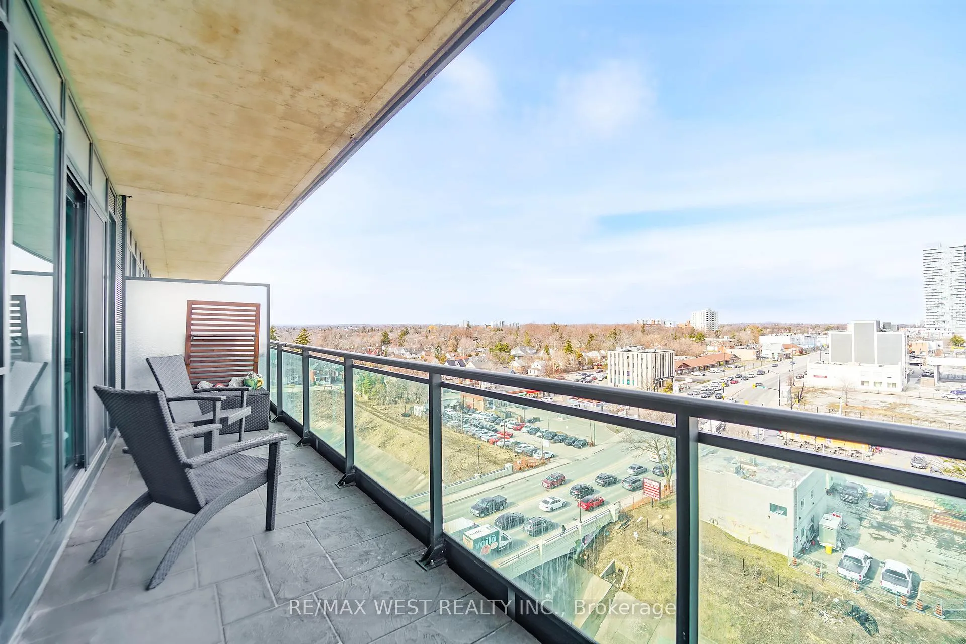 Photo 9 of Unit 909, 100 John Street, Brampton, Downtown Brampton — HOMEH