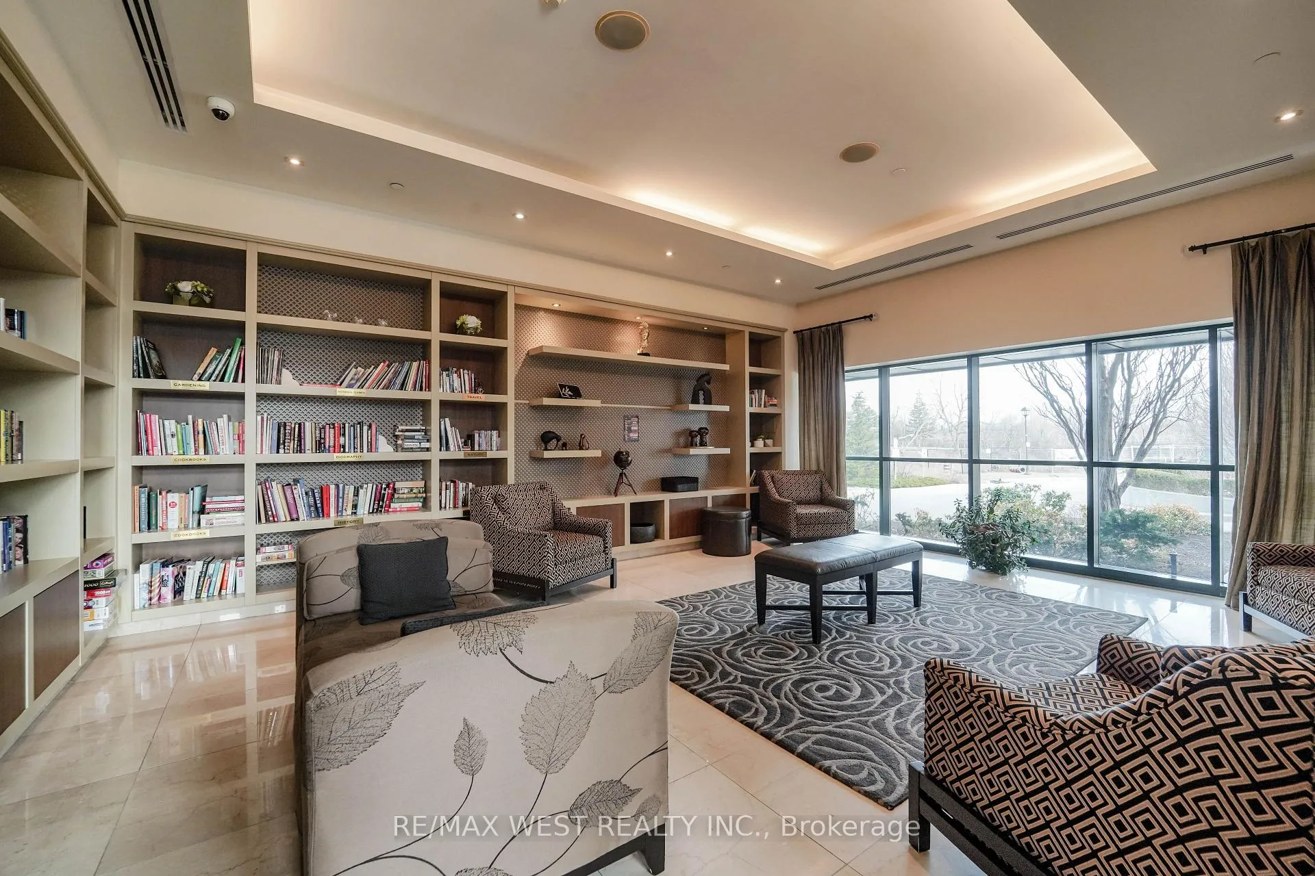 Photo 13 of Unit 909, 100 John Street, Brampton, Downtown Brampton — HOMEH