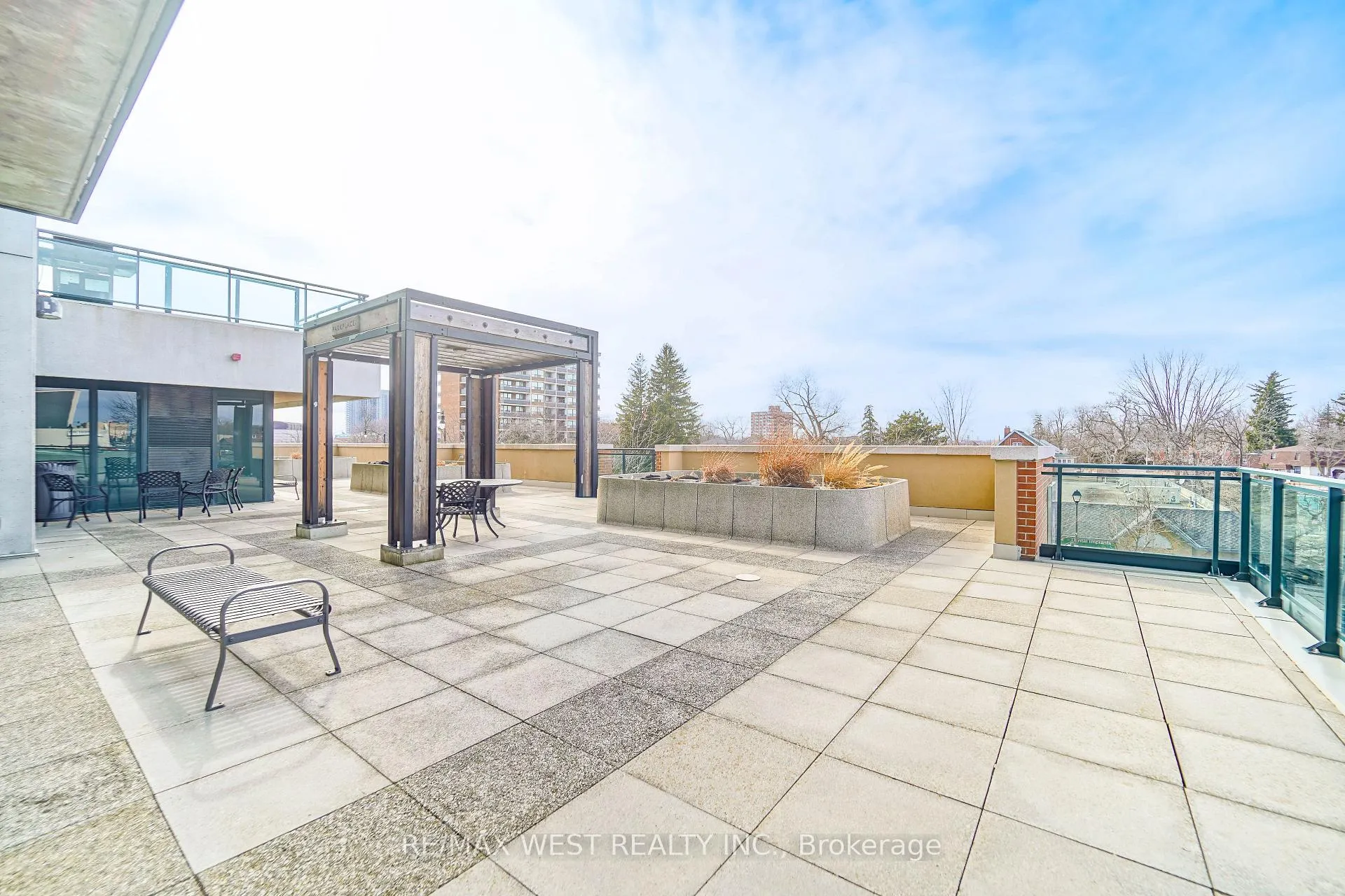 Photo 15 of Unit 909, 100 John Street, Brampton, Downtown Brampton — HOMEH