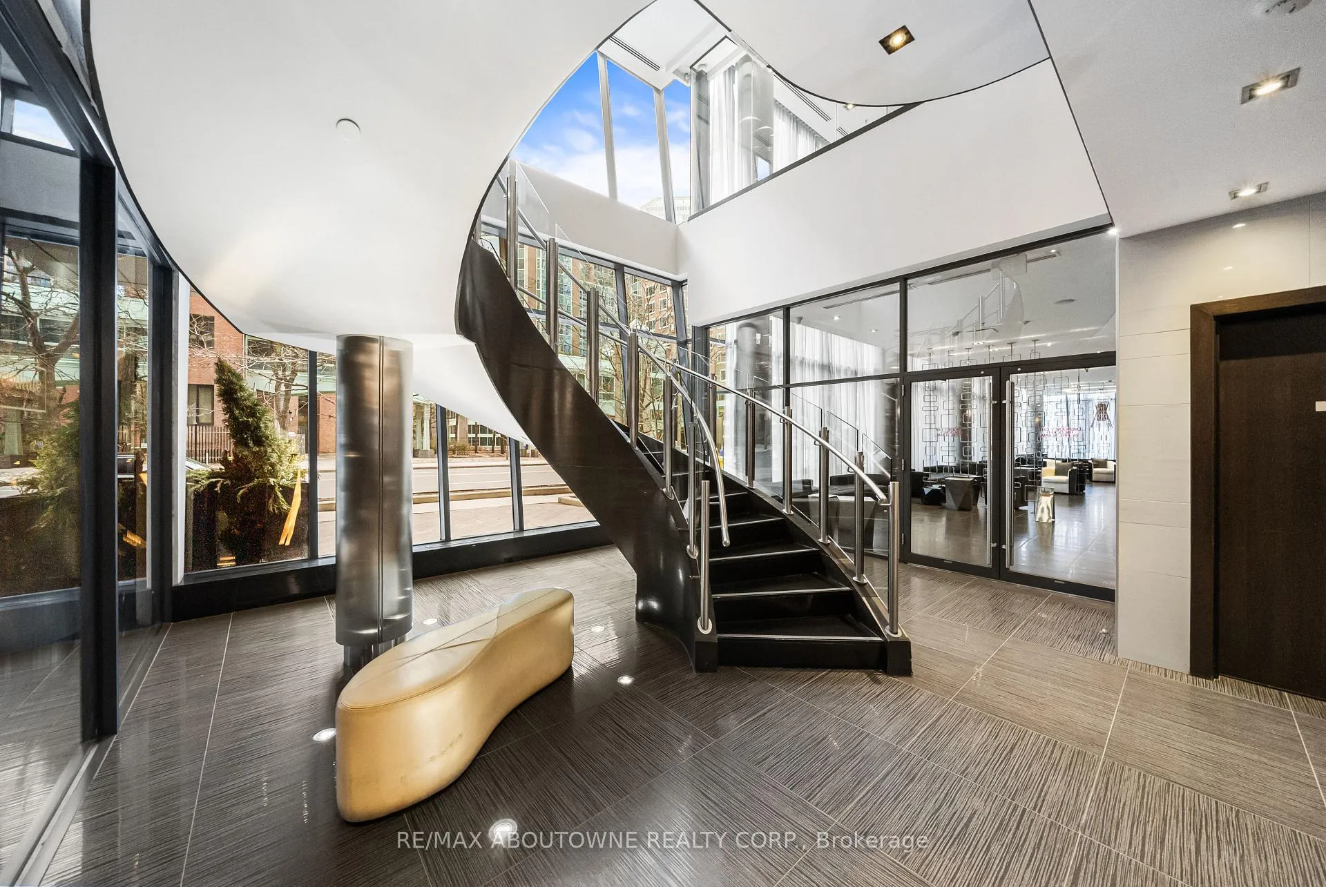 Photo 5 of Unit 3110, 28 Ted Rogers Way, Toronto, Church-Yonge Corridor — HOMEH