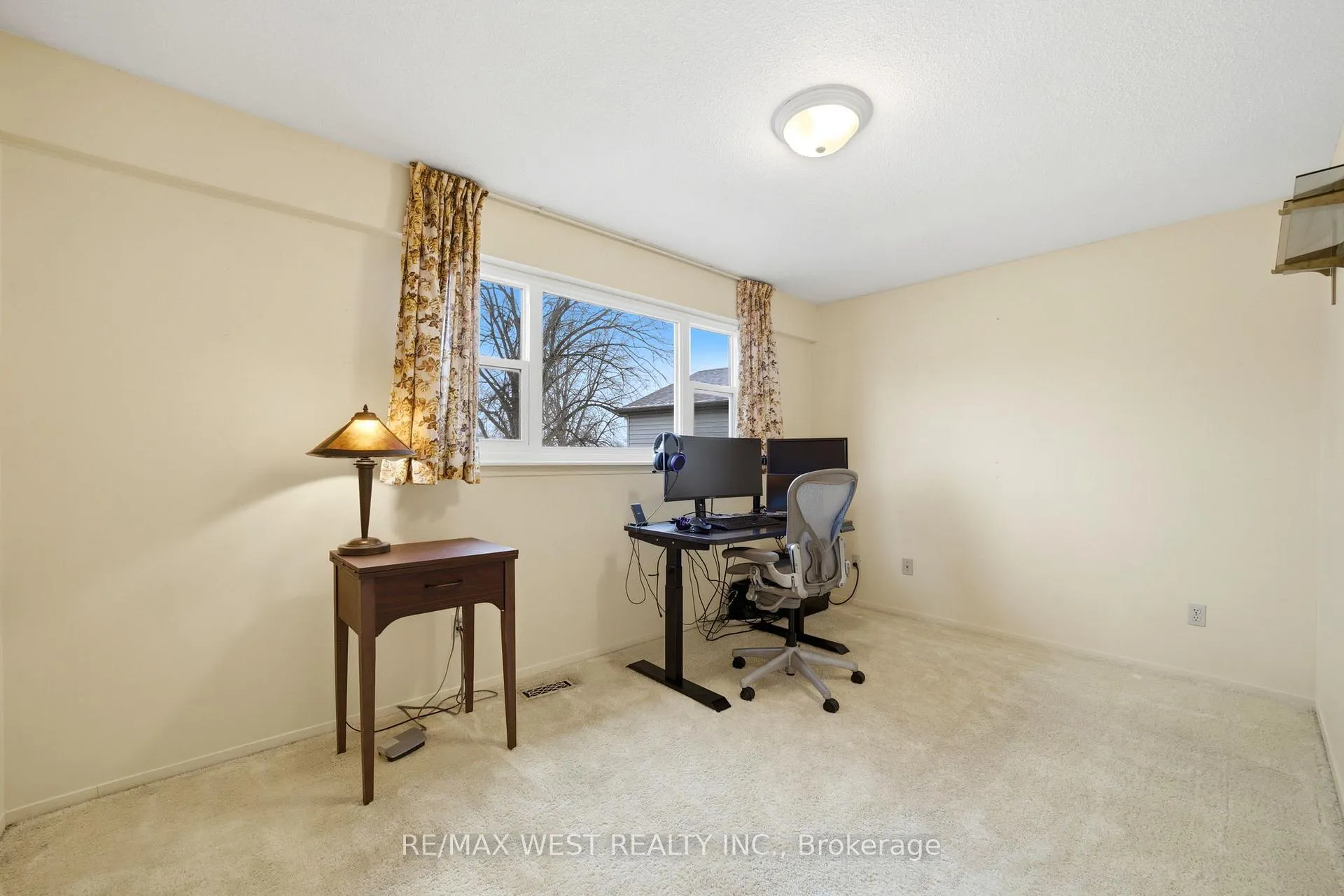 Photo 10 of 60 Majestic Crescent, Brampton, Central Park — HOMEH