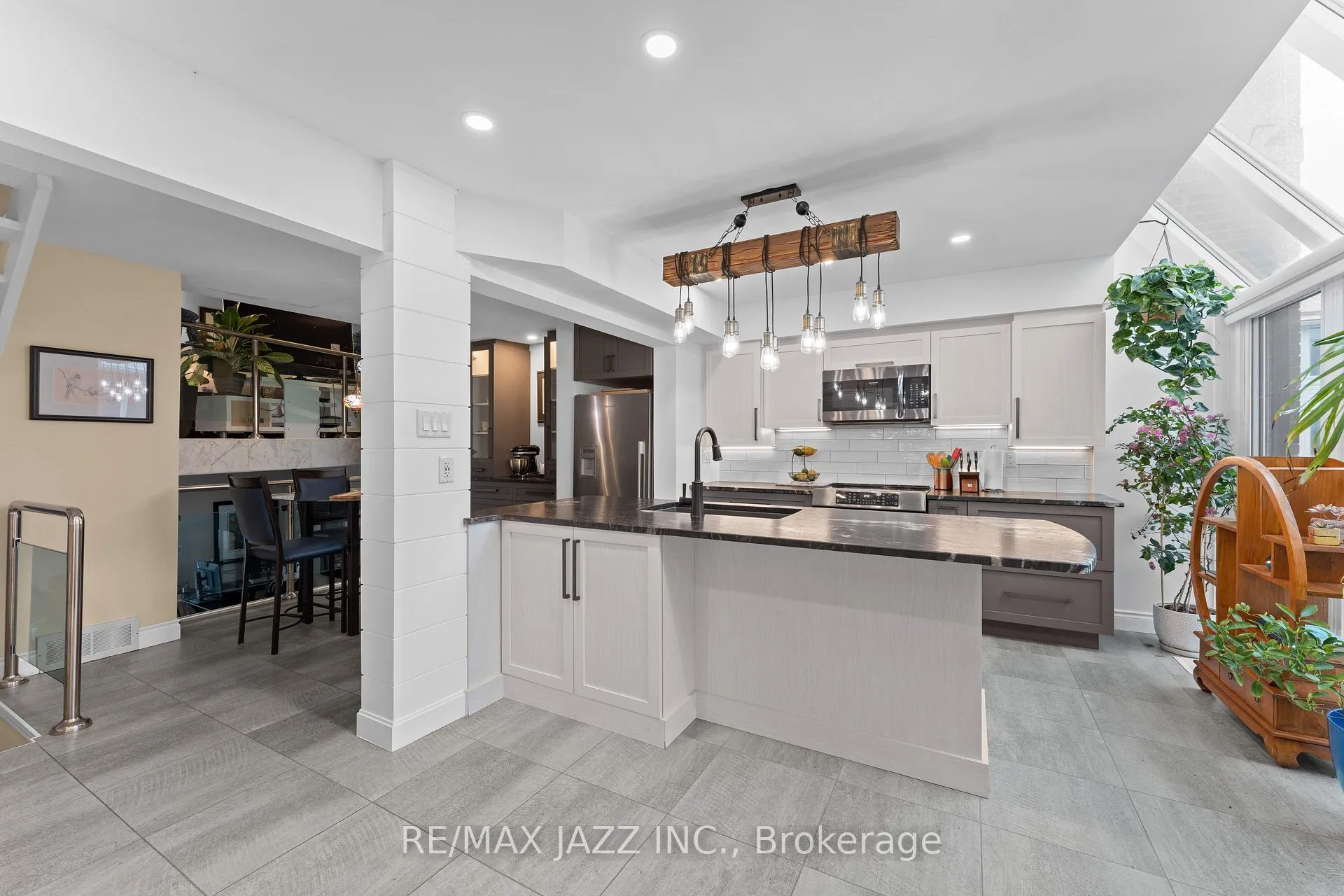 Photo 4 of Unit 48, 1 Place D'armes, Kingston, East of Sir John A. Blvd — HOMEH