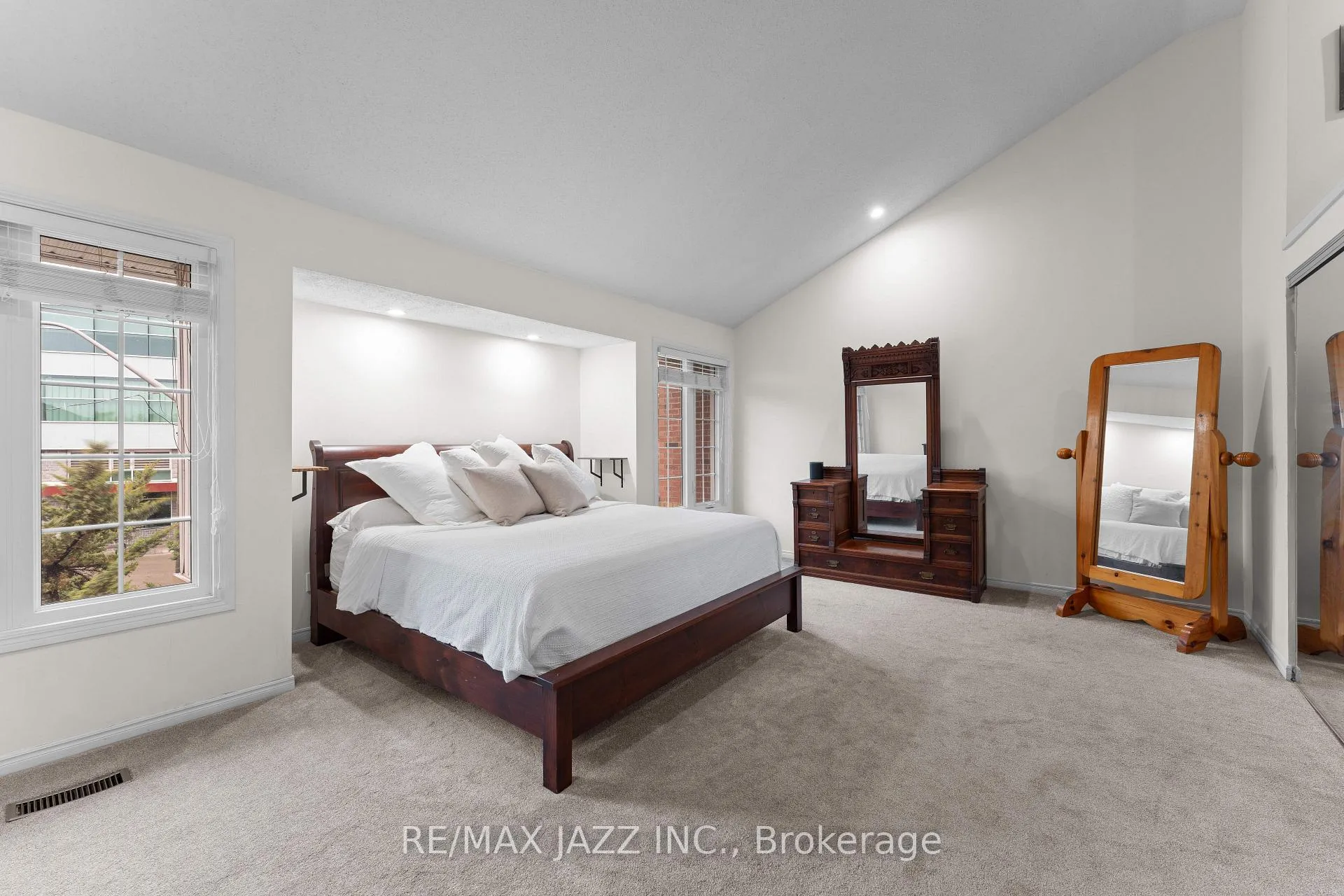 Photo 9 of Unit 48, 1 Place D'armes, Kingston, East of Sir John A. Blvd — HOMEH