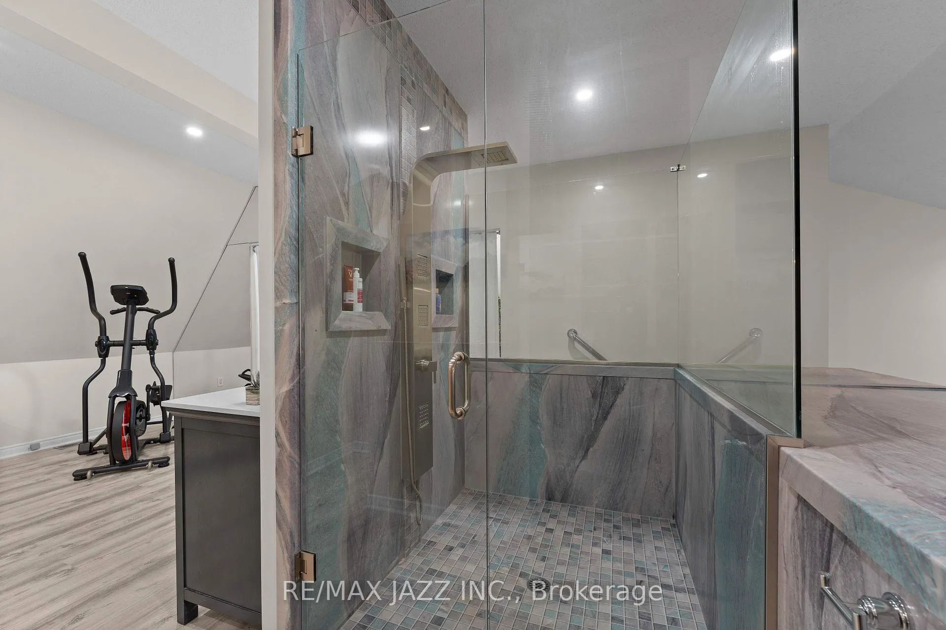 Photo 12 of Unit 48, 1 Place D'armes, Kingston, East of Sir John A. Blvd — HOMEH