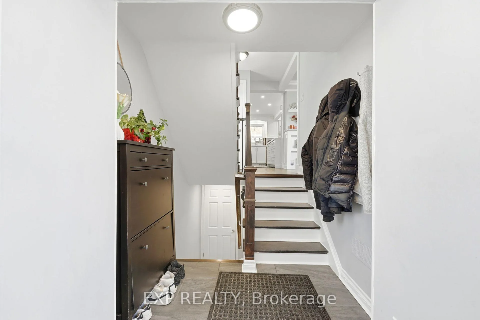 Photo 2 of 131 Dalrymple Drive, Toronto, Rockcliffe-Smythe — HOMEH
