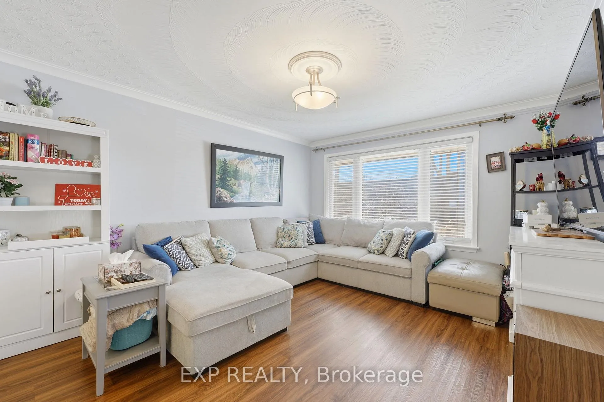 Photo 5 of 131 Dalrymple Drive, Toronto, Rockcliffe-Smythe — HOMEH