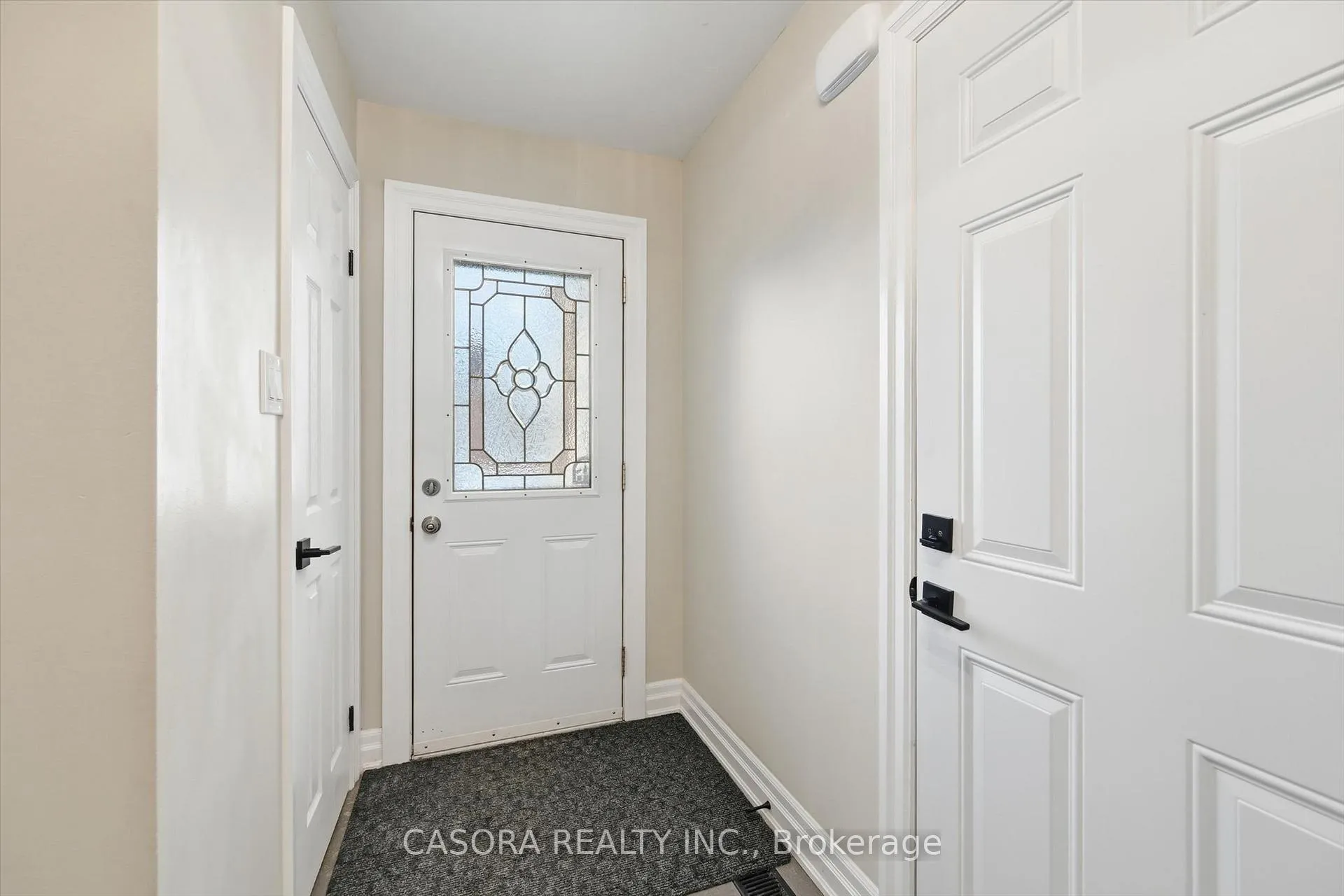 Photo 3 of Unit 112, 680 Regency Court, Burlington, Roseland — HOMEH