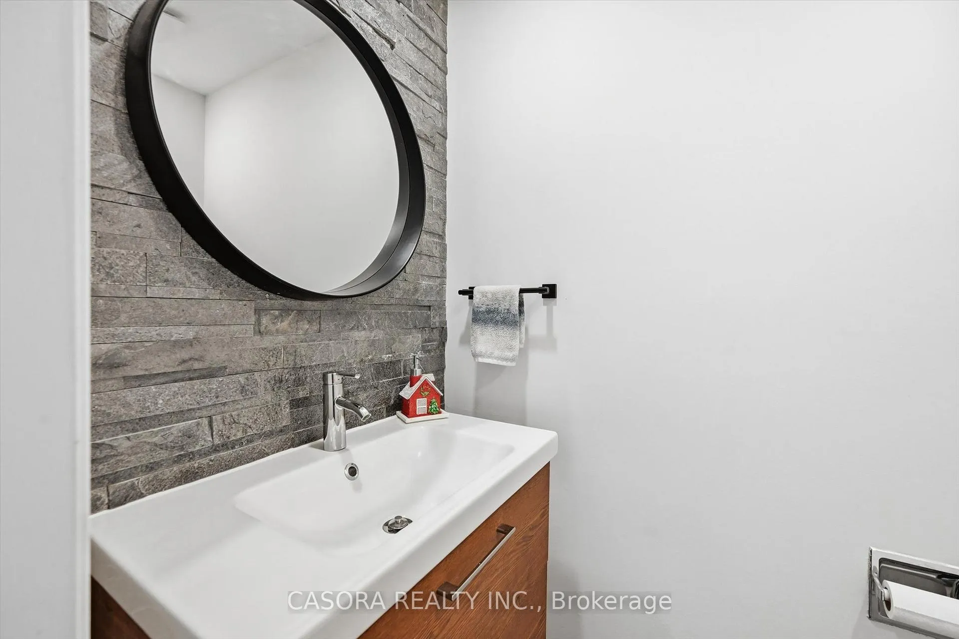 Photo 4 of Unit 112, 680 Regency Court, Burlington, Roseland — HOMEH