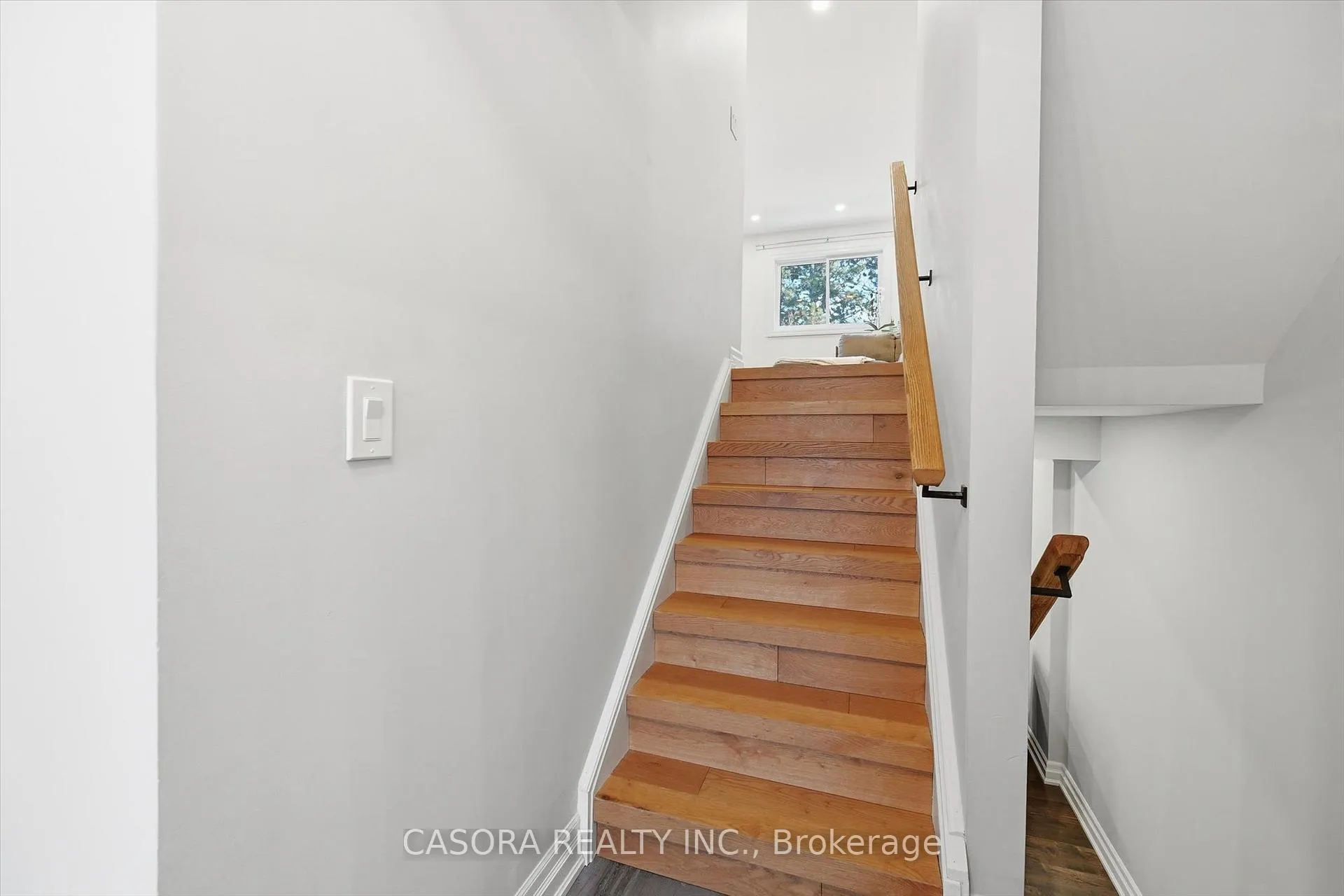Photo 5 of Unit 112, 680 Regency Court, Burlington, Roseland — HOMEH