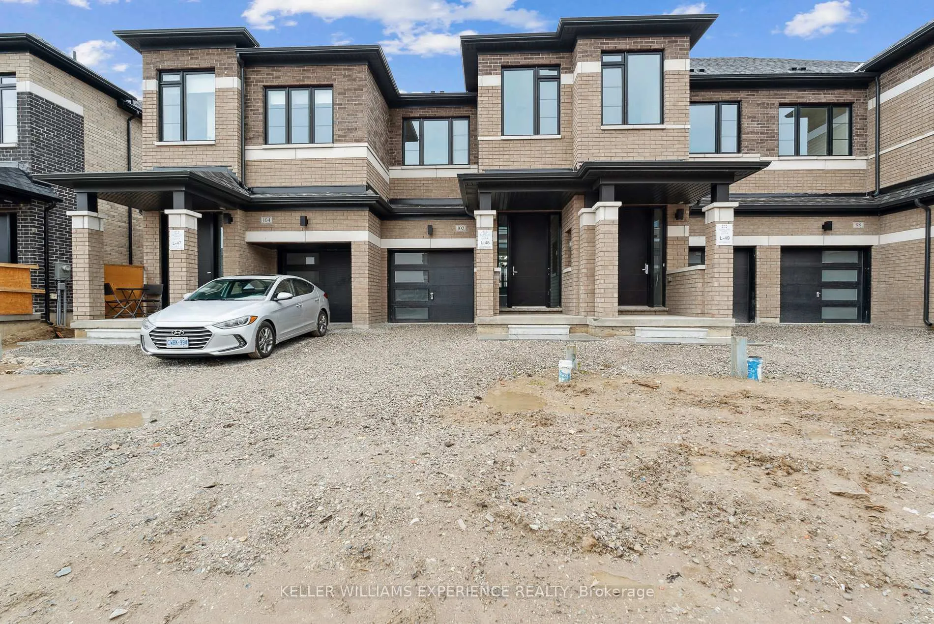 Photo 2 of 102 Turnberry Lane, Barrie, Painswick South — HOMEH