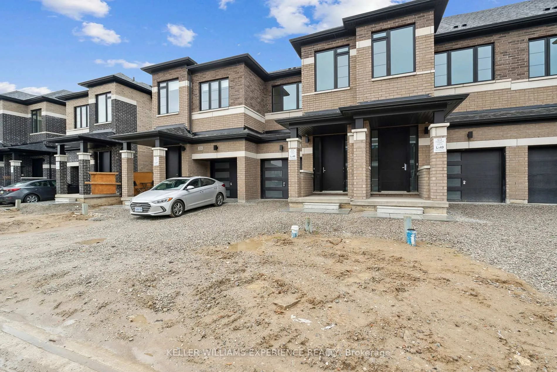 Photo 3 of 102 Turnberry Lane, Barrie, Painswick South — HOMEH
