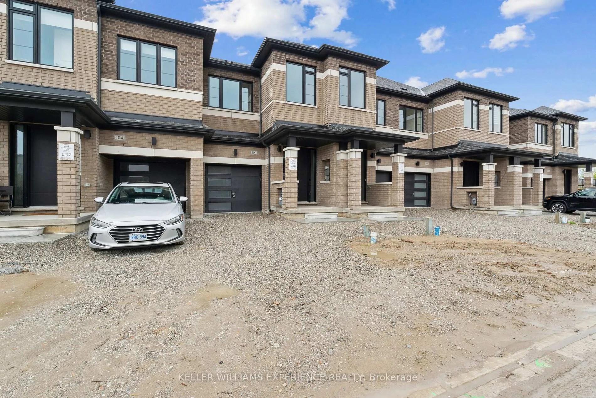 Photo 4 of 102 Turnberry Lane, Barrie, Painswick South — HOMEH
