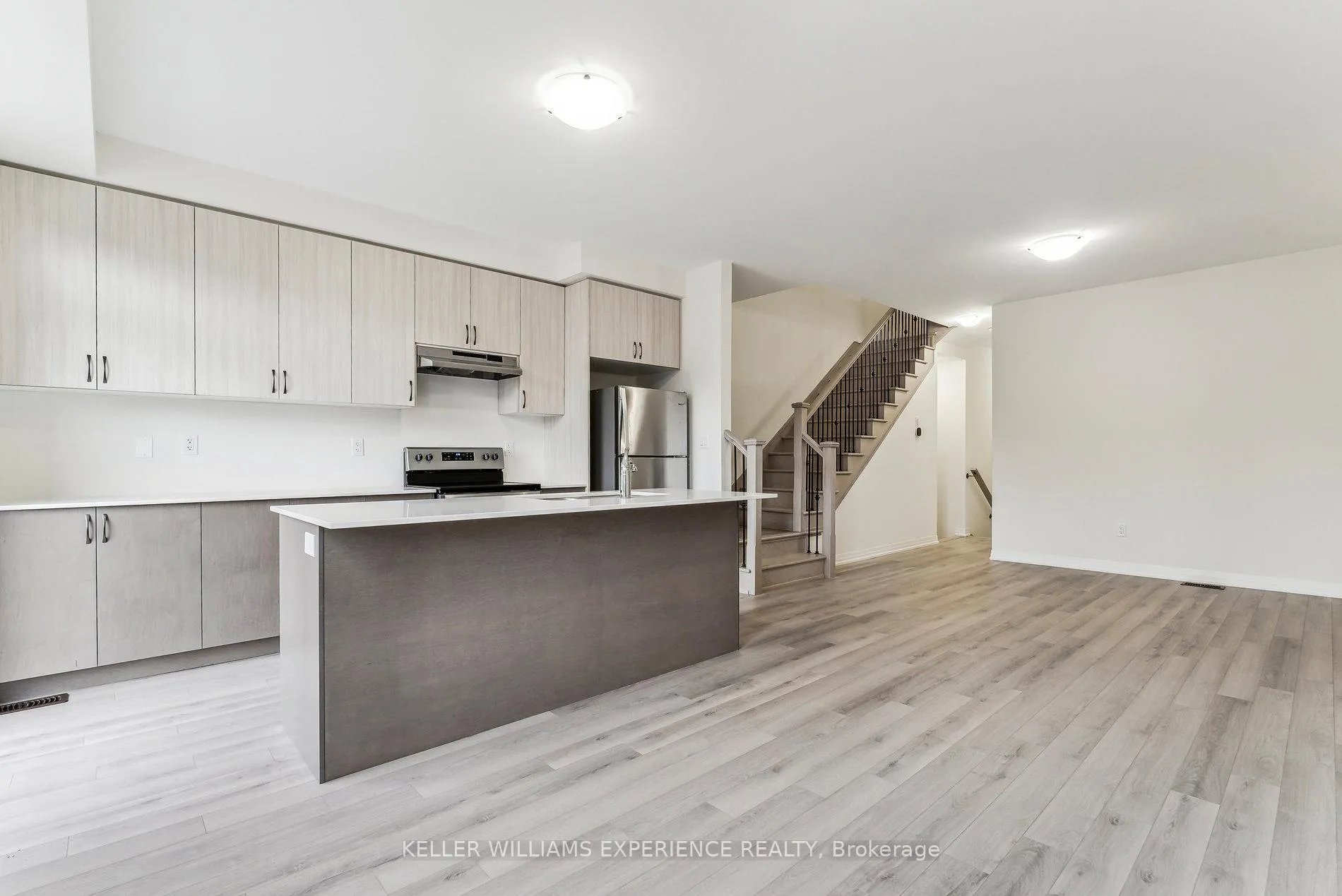 Photo 18 of 102 Turnberry Lane, Barrie, Painswick South — HOMEH