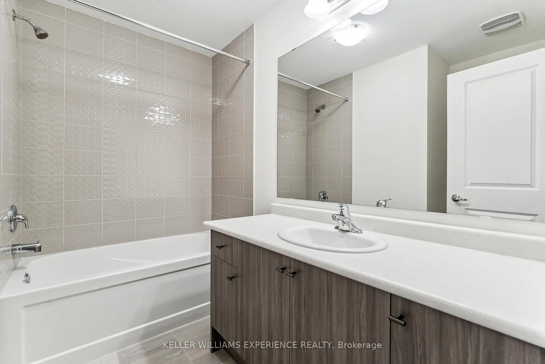 Photo 26 of 102 Turnberry Lane, Barrie, Painswick South — HOMEH