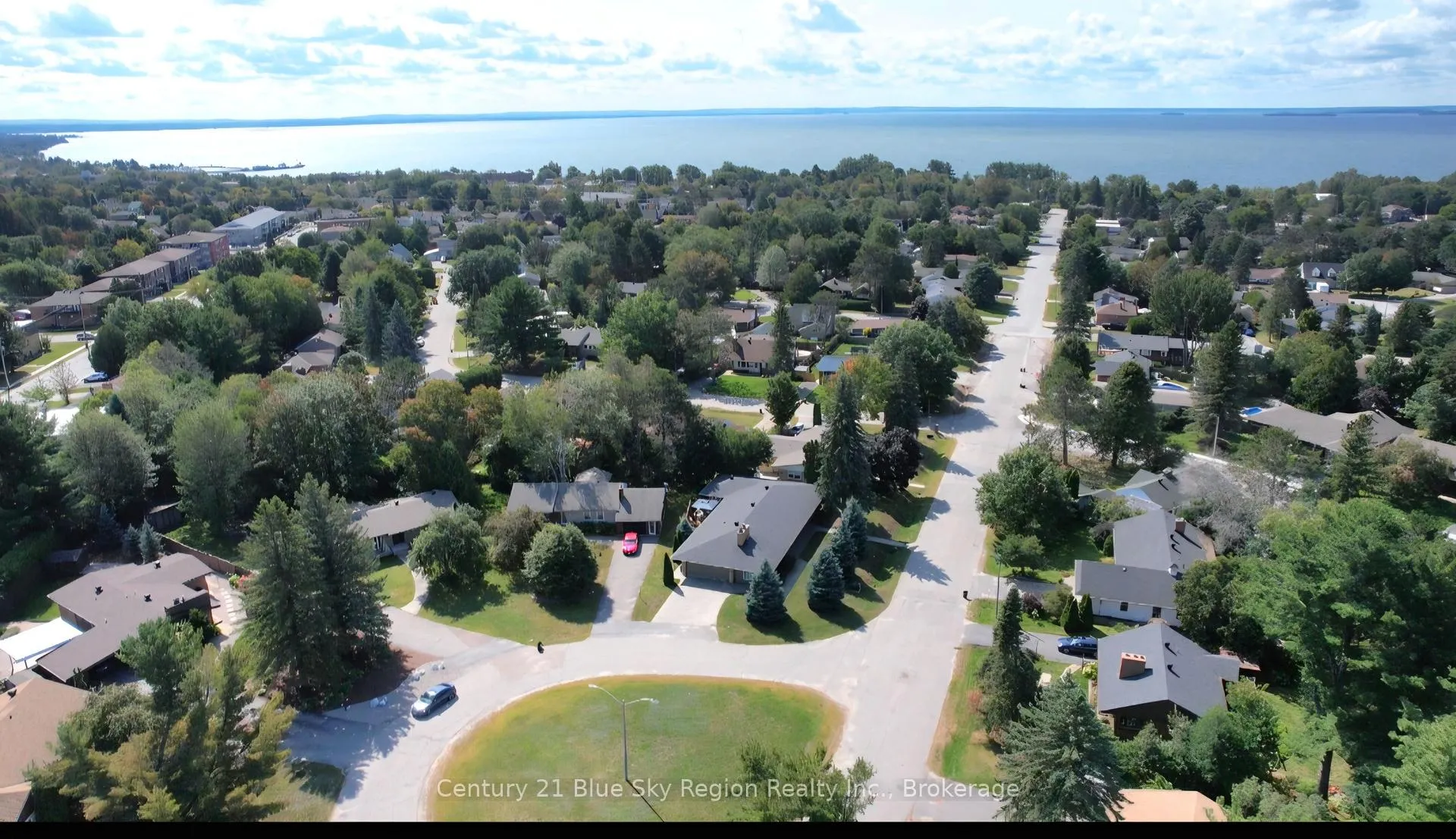 Photo 3 of 941 Pinewood Road, North Bay, West End — HOMEH