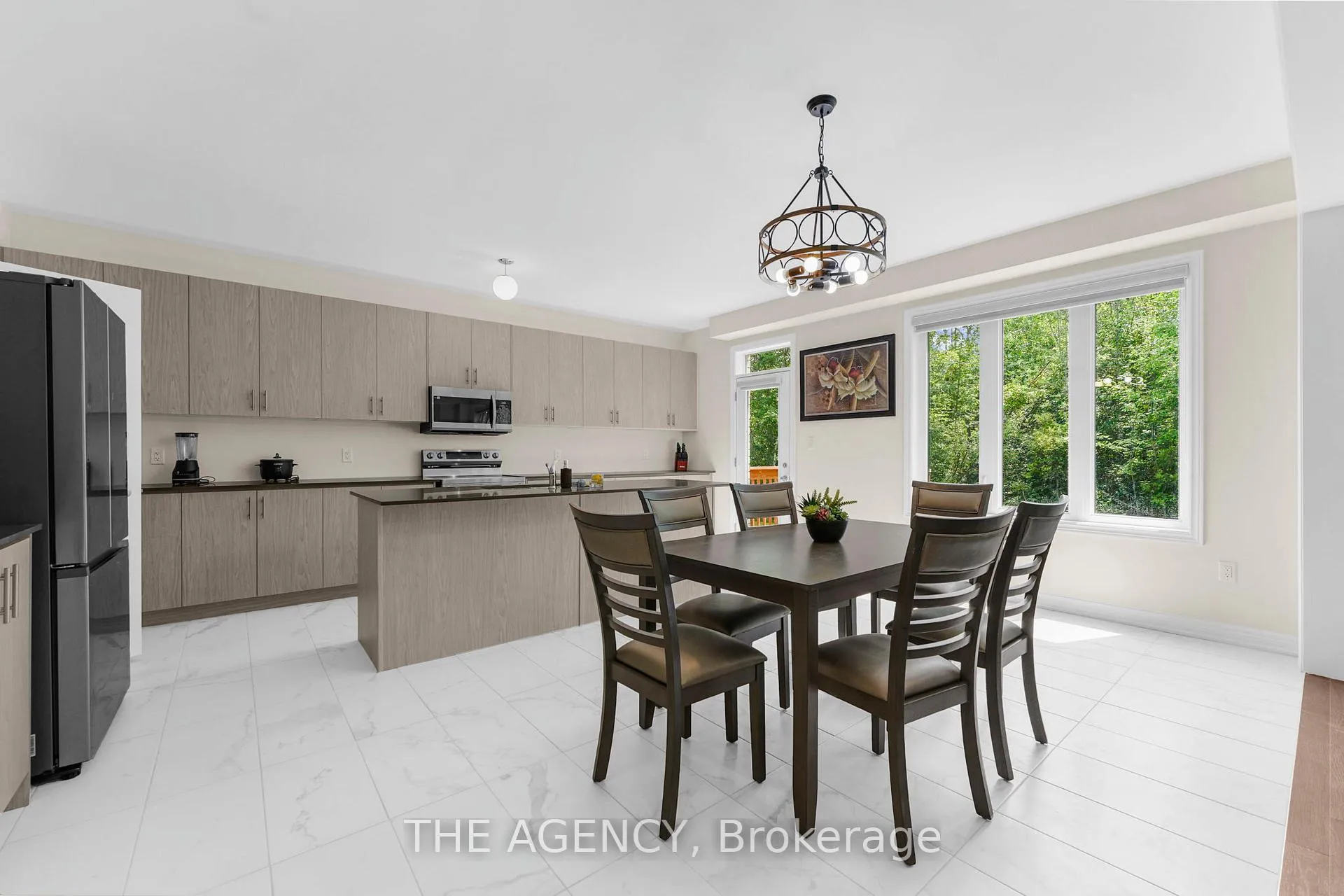Photo 15 of 145 Dovedale Drive, Georgina, Keswick South — HOMEH