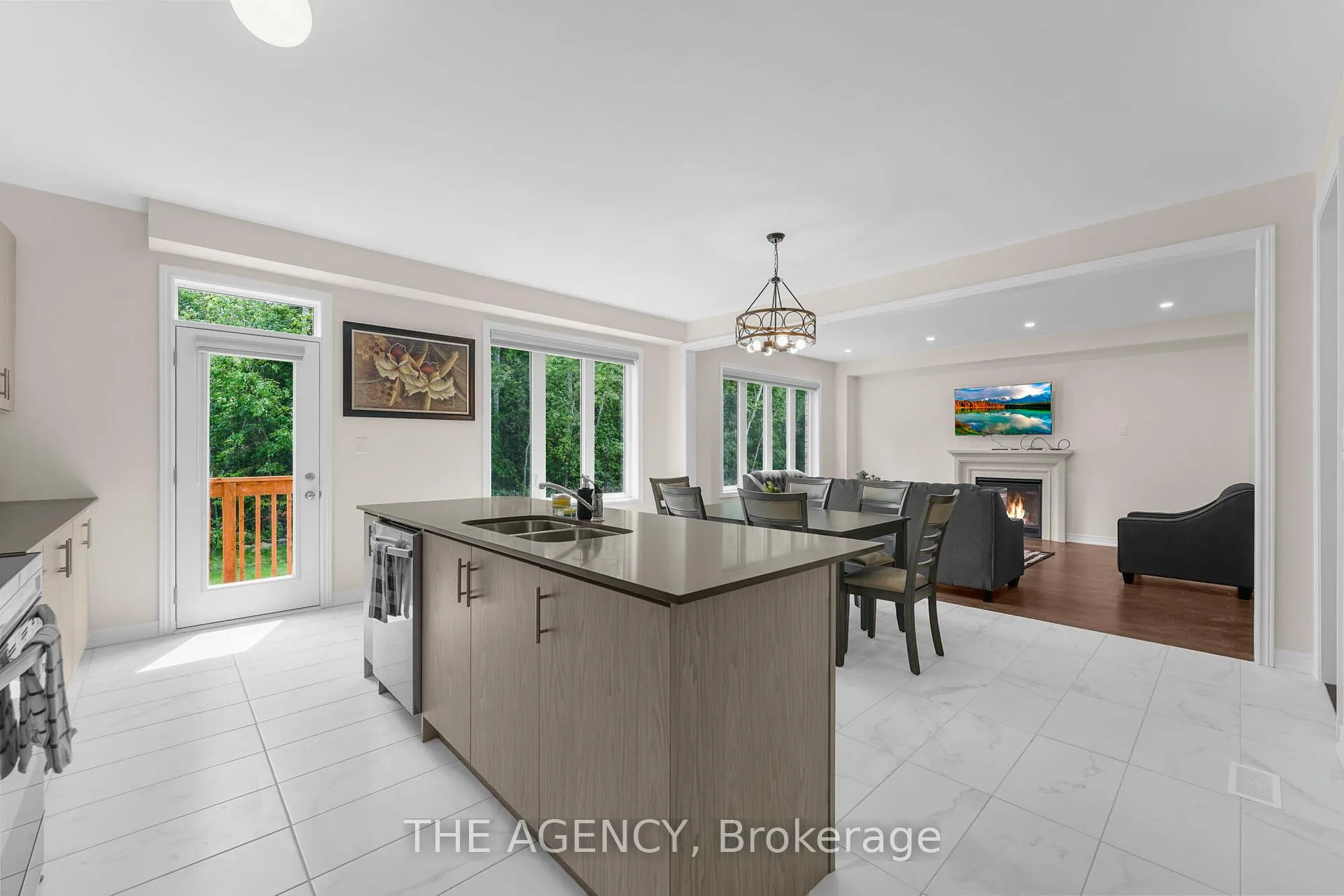 Photo 16 of 145 Dovedale Drive, Georgina, Keswick South — HOMEH
