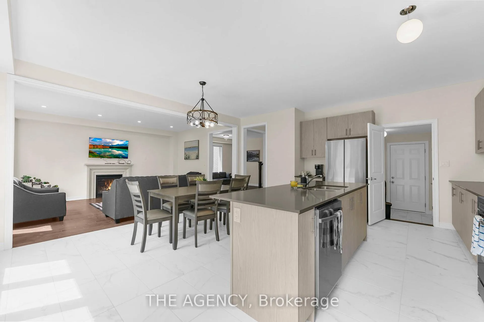 Photo 17 of 145 Dovedale Drive, Georgina, Keswick South — HOMEH