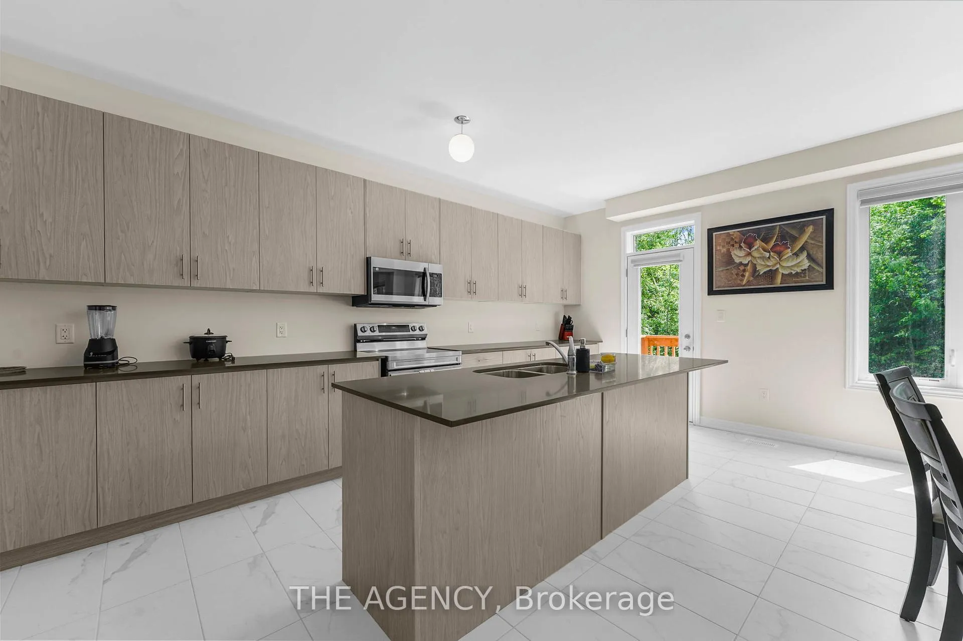 Photo 19 of 145 Dovedale Drive, Georgina, Keswick South — HOMEH