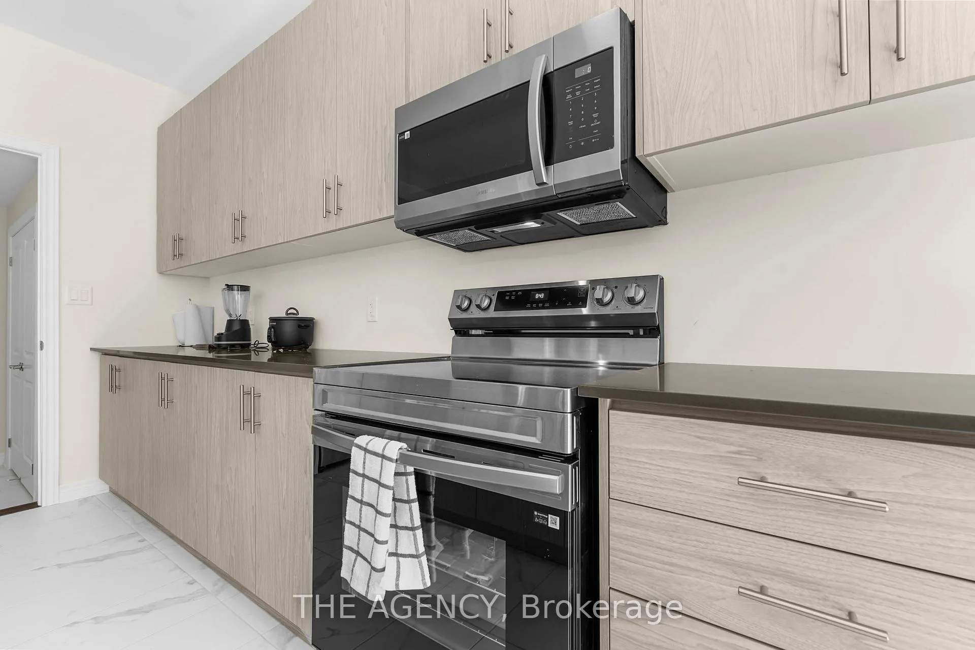 Photo 20 of 145 Dovedale Drive, Georgina, Keswick South — HOMEH