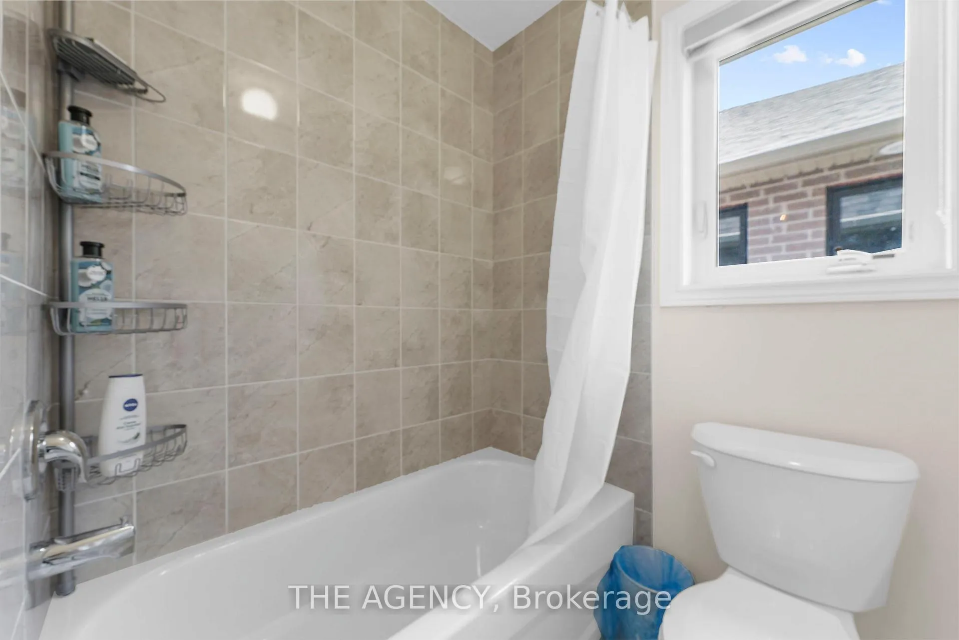Photo 27 of 145 Dovedale Drive, Georgina, Keswick South — HOMEH
