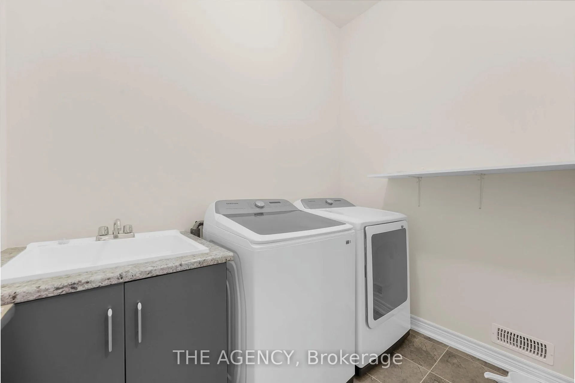 Photo 35 of 145 Dovedale Drive, Georgina, Keswick South — HOMEH